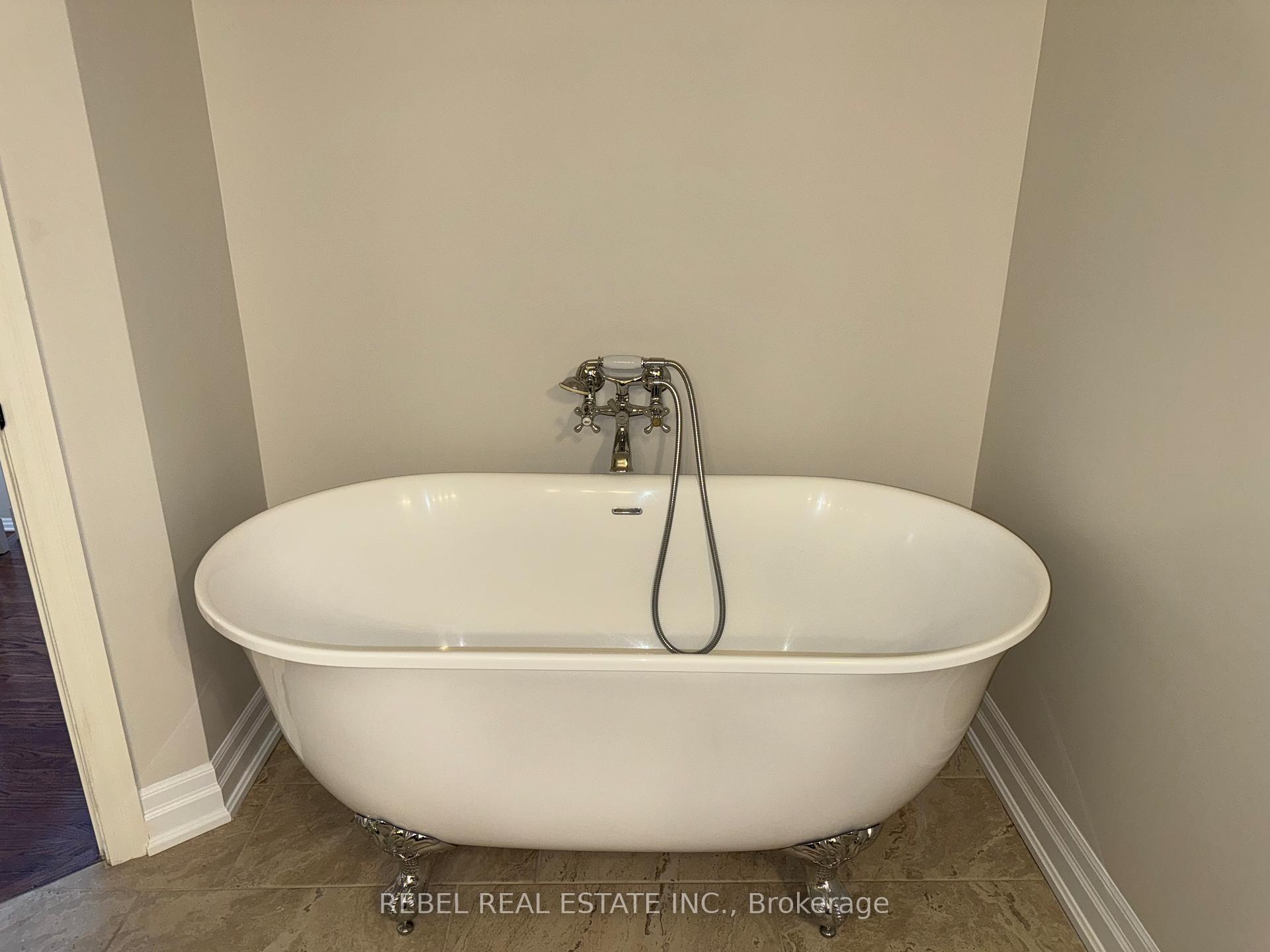 Photo 21 of Unit Upper, 41 Forest Heights Street, Whitby, Pringle Creek — HOMEH