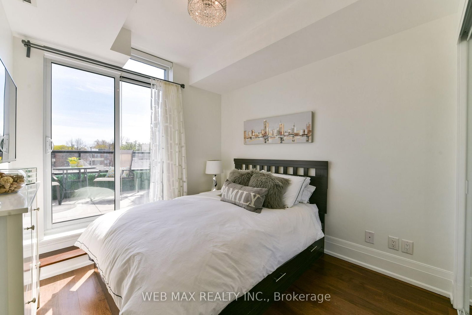 Photo 4 of Unit 501, 25 Malcolm Rd, Toronto, Leaside — HOMEH