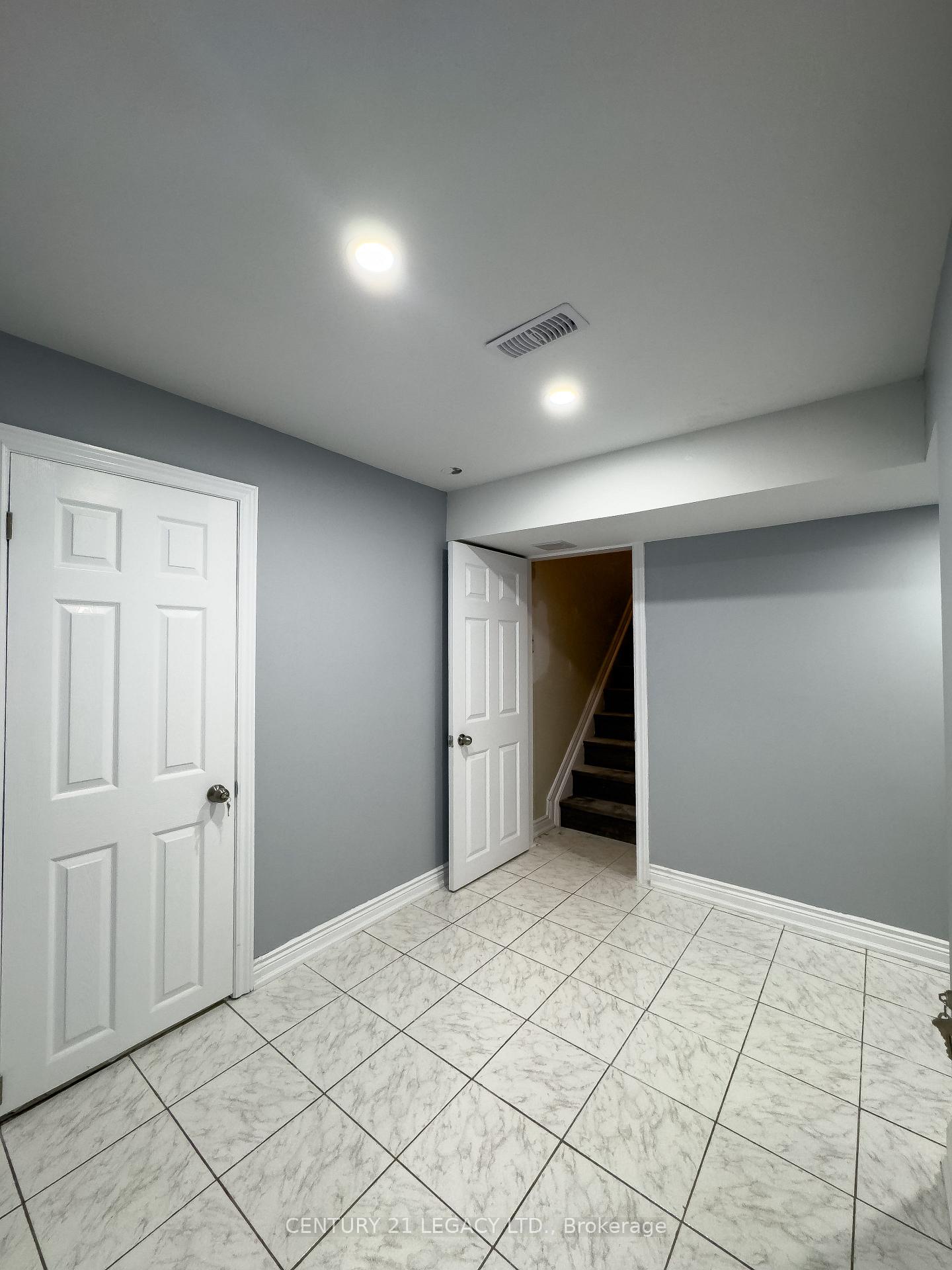 Photo 4 of Unit BSMT, 183 Belair Way W, Vaughan, East Woodbridge — HOMEH
