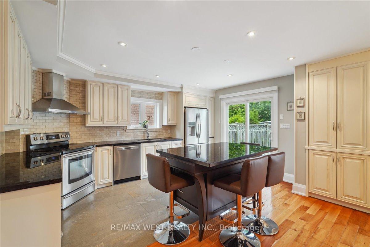 Photo 2 of 57 Judith Avenue, Vaughan, Brownridge — HOMEH
