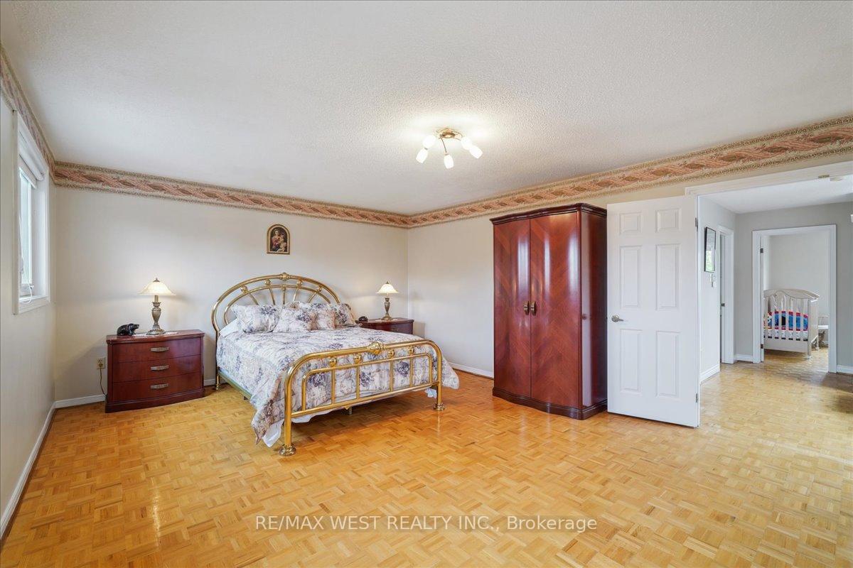 Photo 5 of 57 Judith Avenue, Vaughan, Brownridge — HOMEH