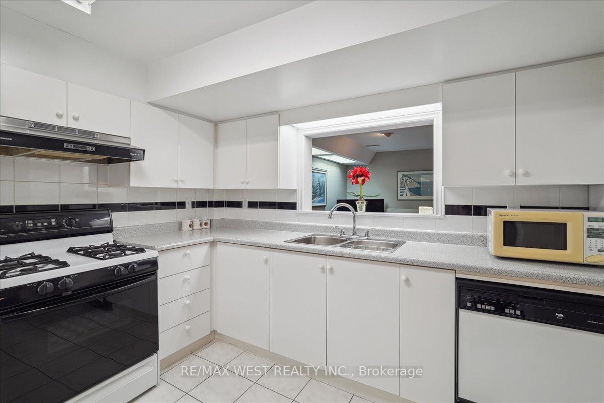 Photo 6 of 57 Judith Avenue, Vaughan, Brownridge — HOMEH