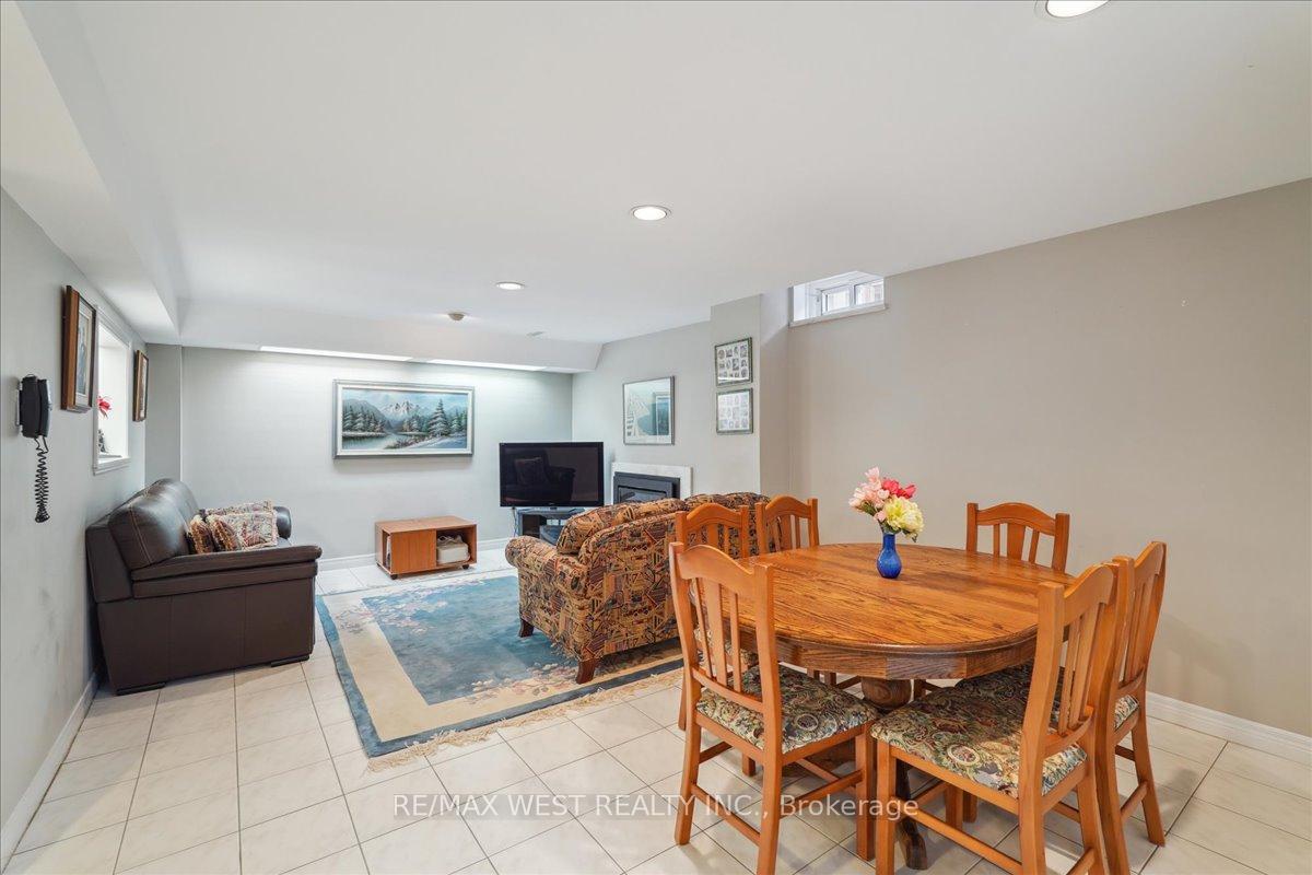 Photo 7 of 57 Judith Avenue, Vaughan, Brownridge — HOMEH