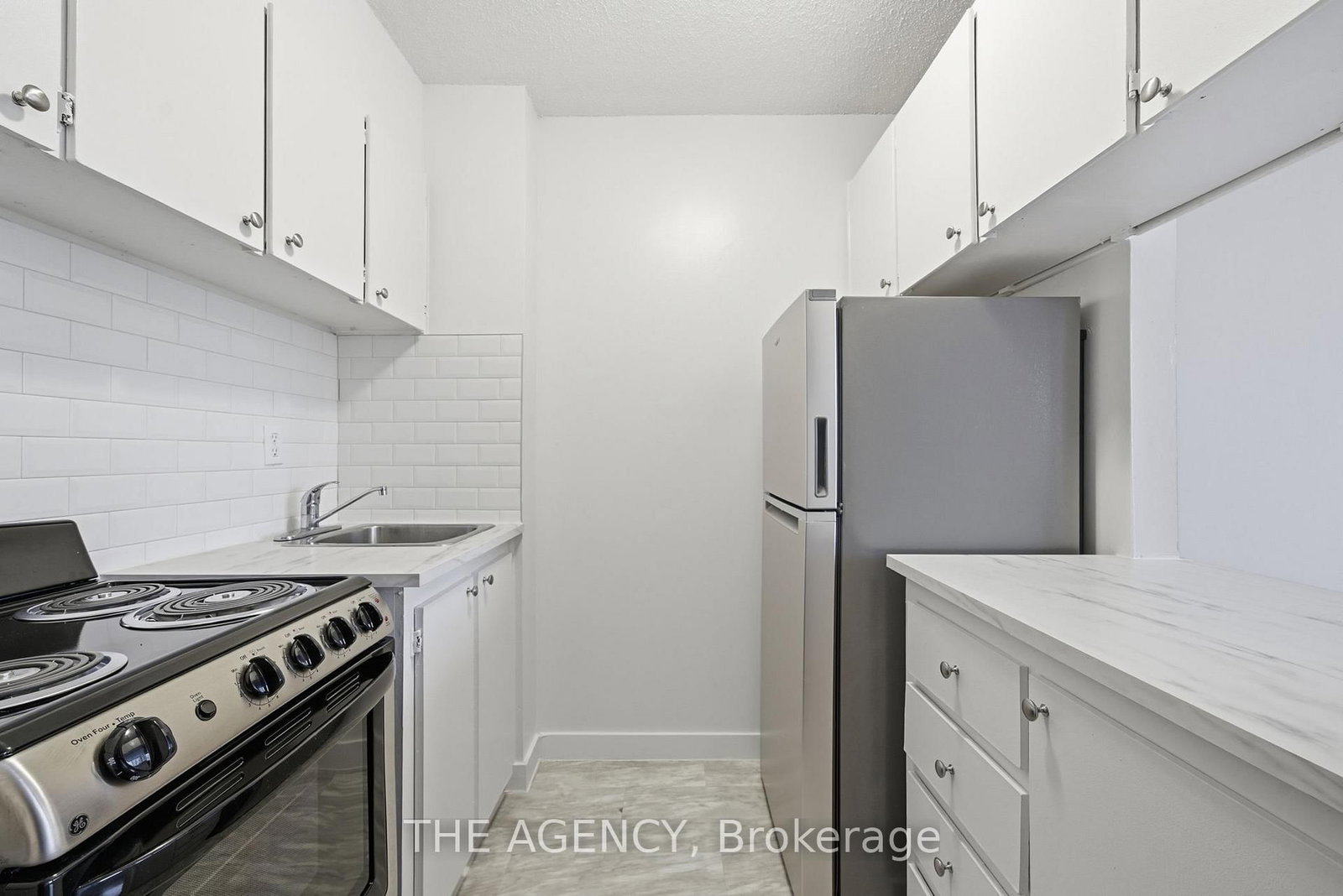 Photo 8 of Unit 1302B, 2360 Dundas St W, Toronto, High Park North — HOMEH