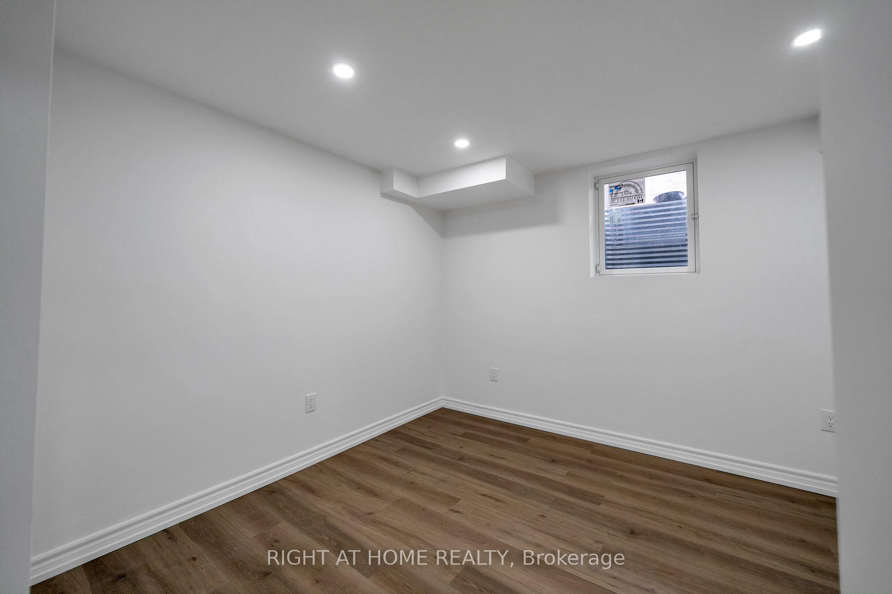 Photo 14 of 49 Priory Drive, Whitby, Rural Whitby — HOMEH