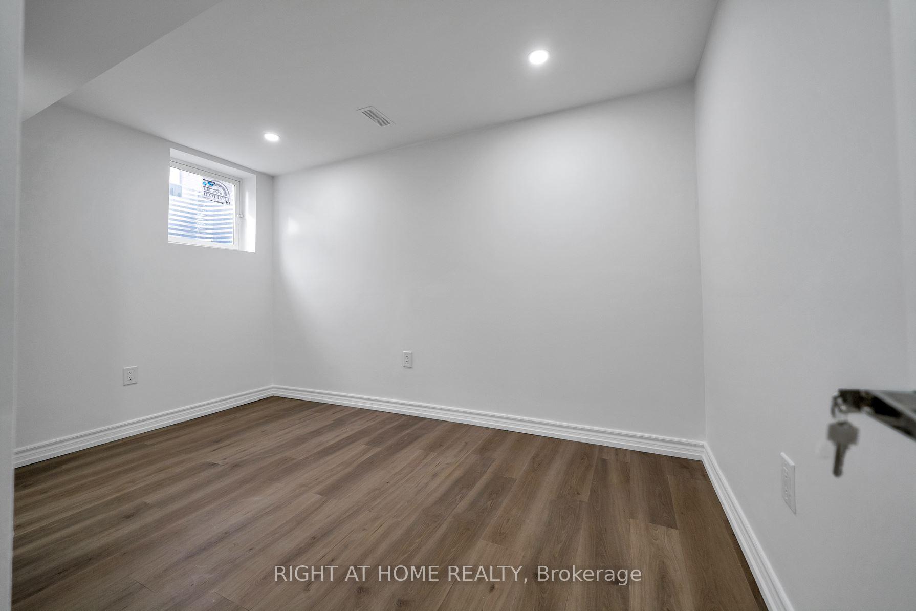 Photo 16 of 49 Priory Drive, Whitby, Rural Whitby — HOMEH