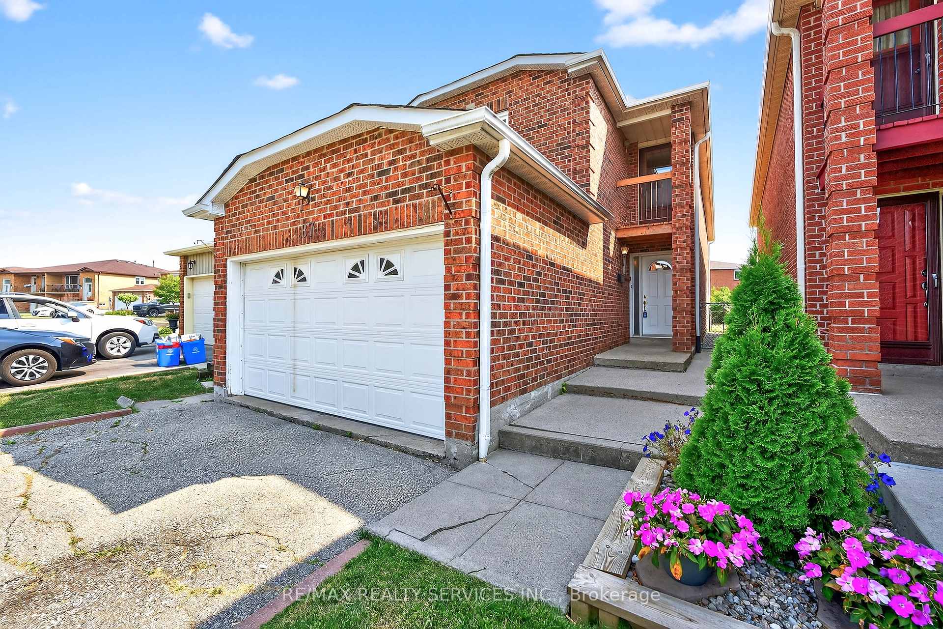 Photo 5 of 87 Birch Meadow Outlook, Vaughan, East Woodbridge — HOMEH