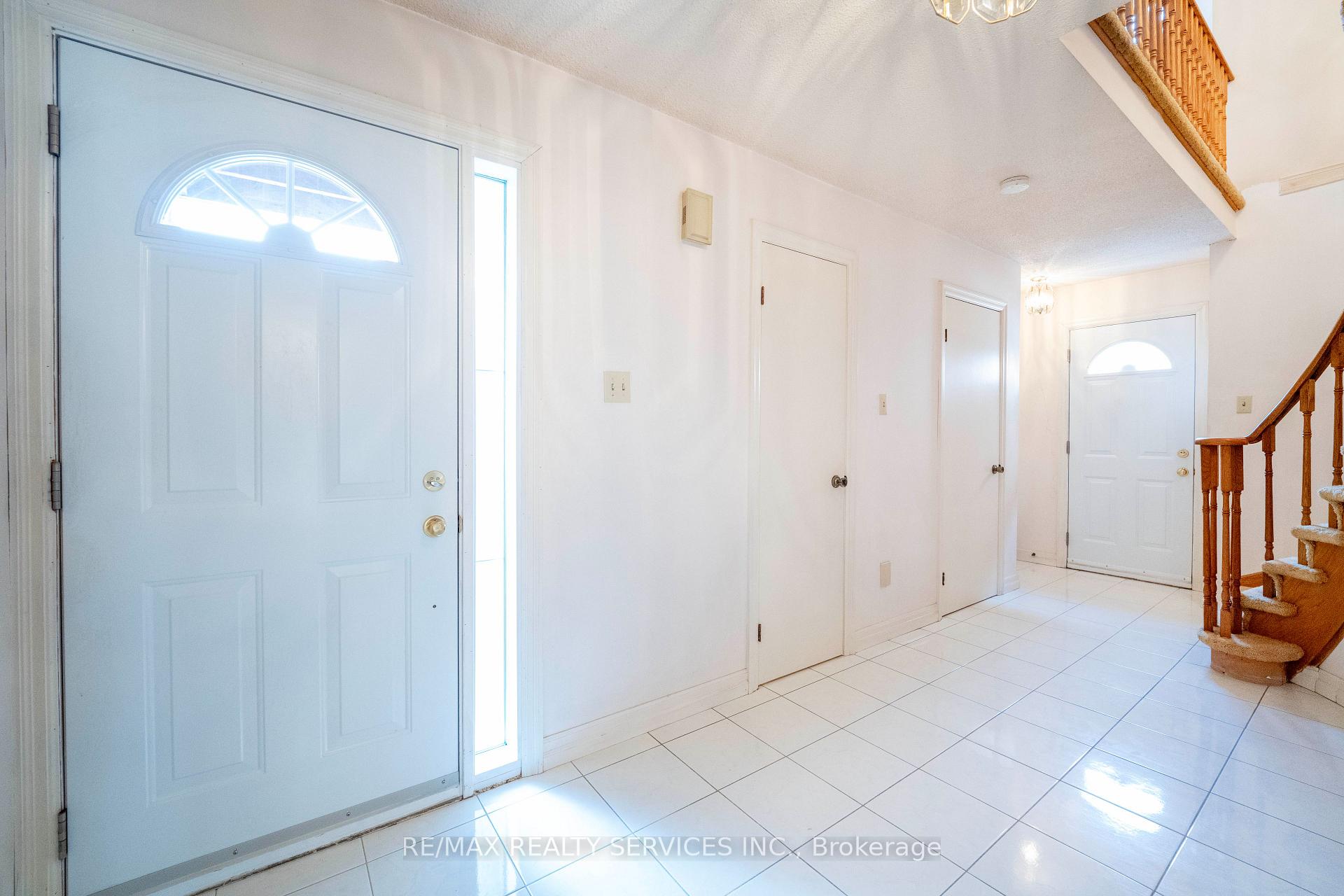 Photo 7 of 87 Birch Meadow Outlook, Vaughan, East Woodbridge — HOMEH