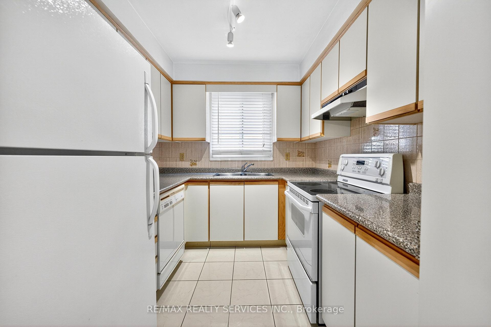 Photo 12 of 87 Birch Meadow Outlook, Vaughan, East Woodbridge — HOMEH