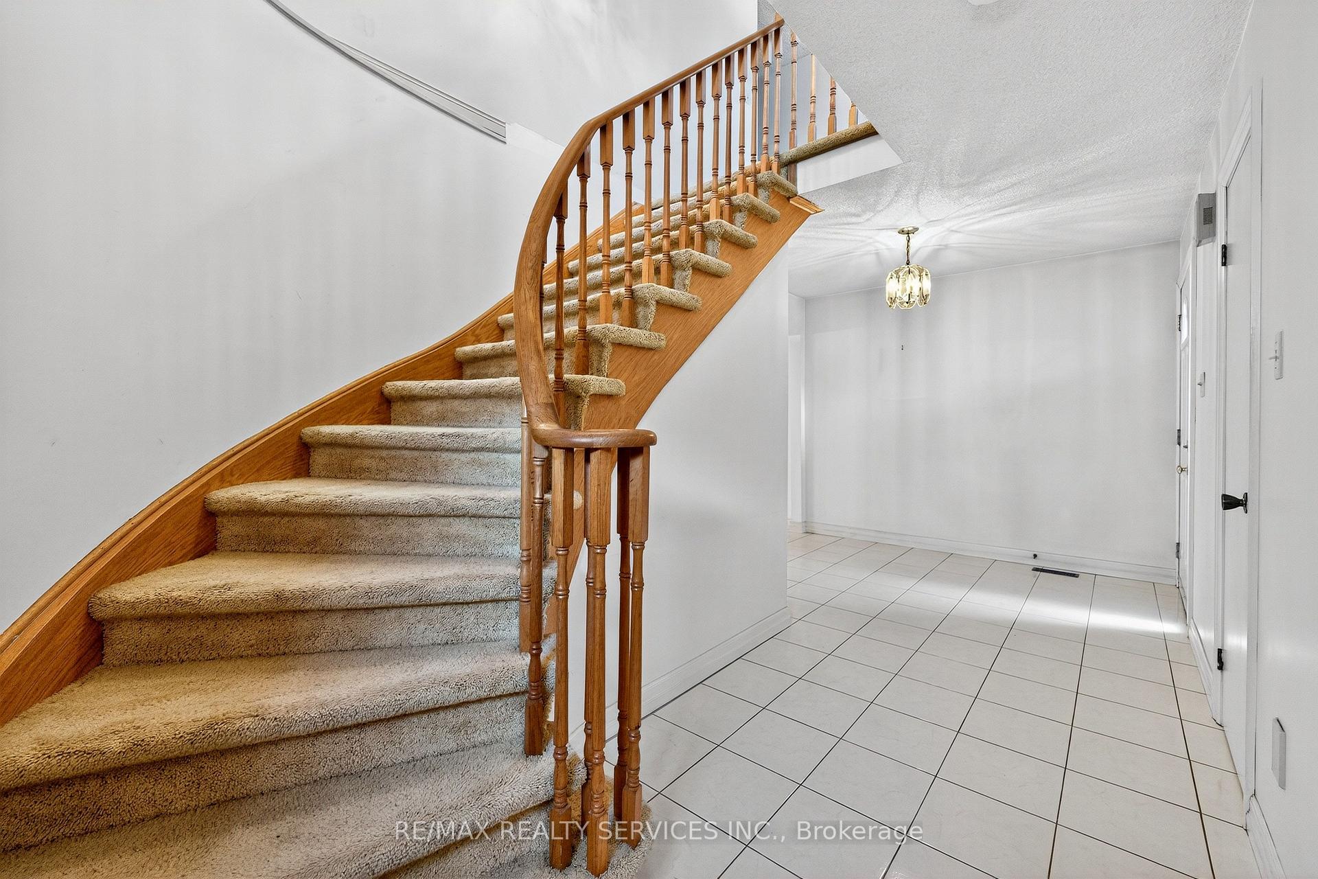 Photo 17 of 87 Birch Meadow Outlook, Vaughan, East Woodbridge — HOMEH