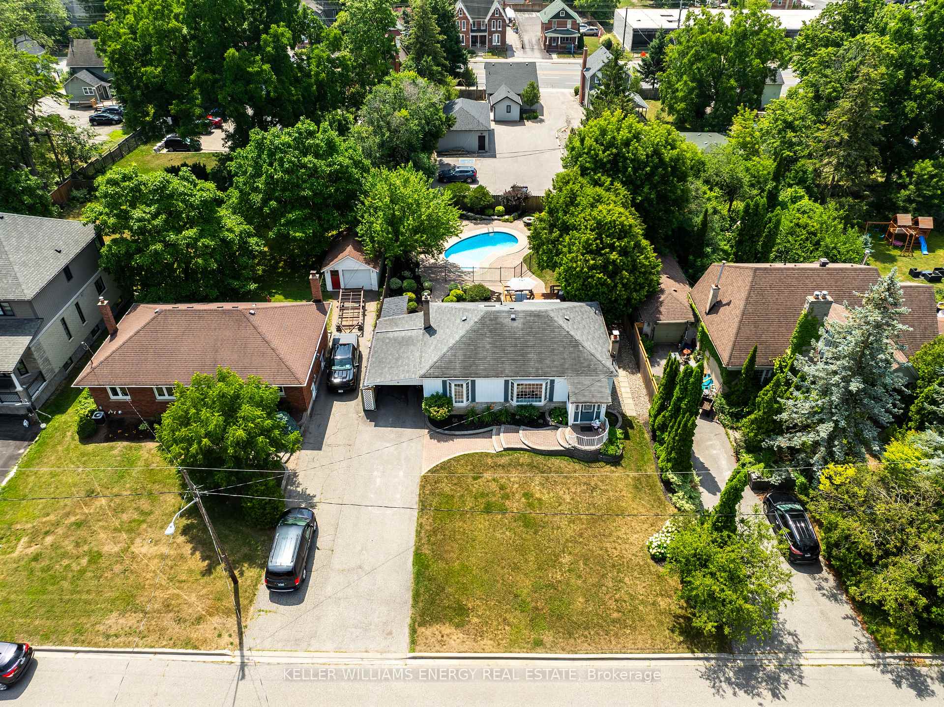 Photo 3 of 11 Sherwood Road E, Ajax, Central West — HOMEH