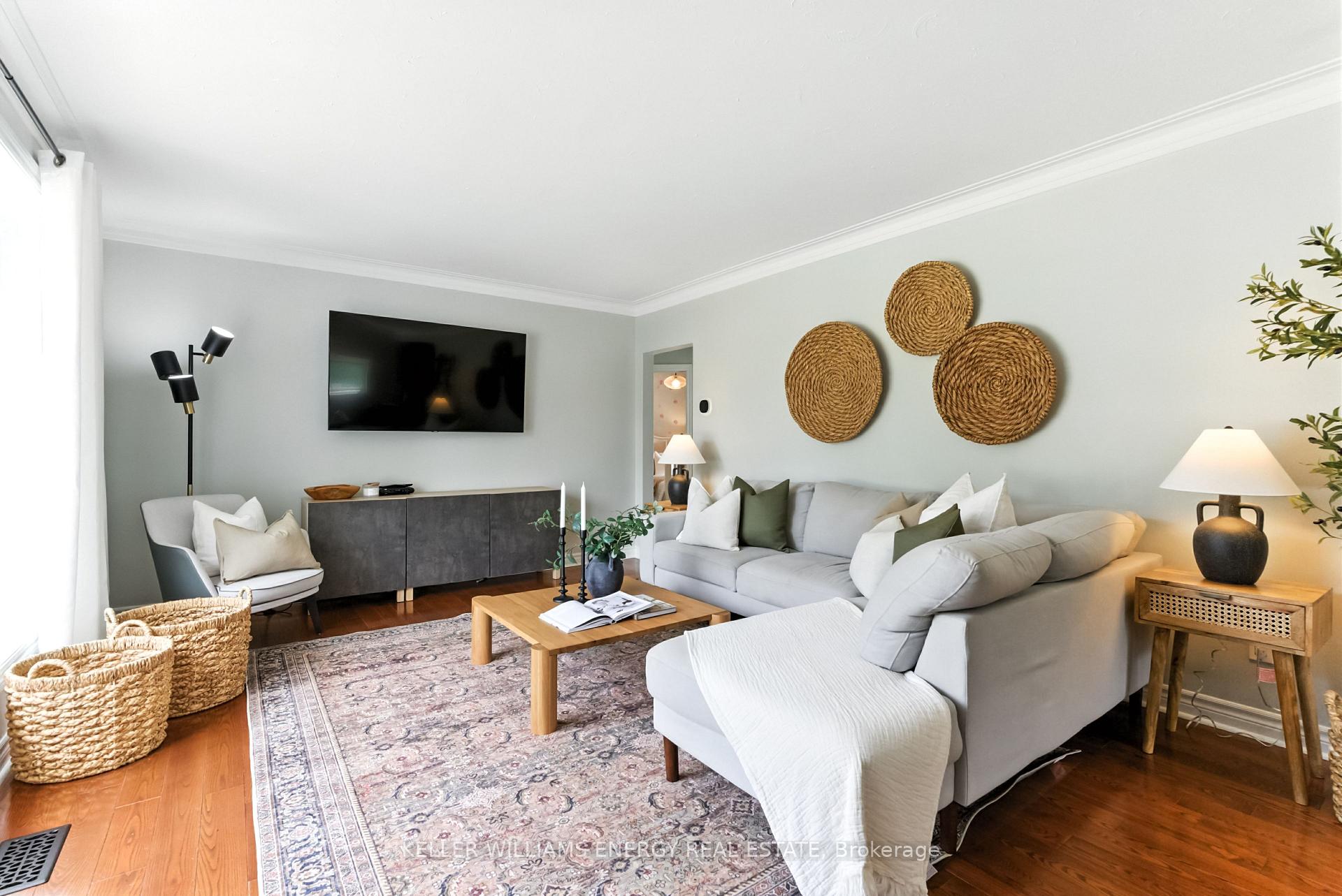 Photo 5 of 11 Sherwood Road E, Ajax, Central West — HOMEH
