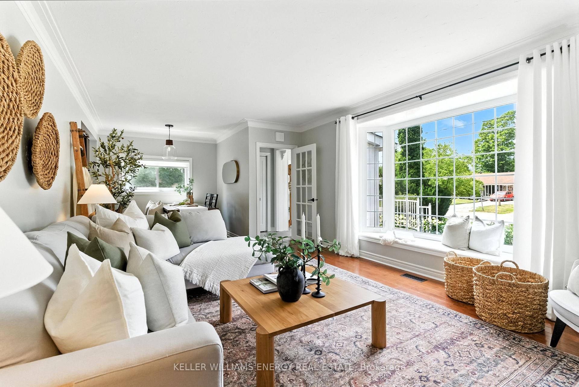 Photo 8 of 11 Sherwood Road E, Ajax, Central West — HOMEH