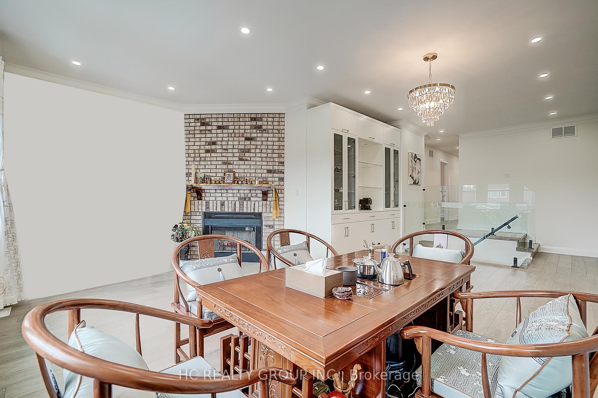Photo 3 of 116 Westhampton Drive, Vaughan, Brownridge — HOMEH