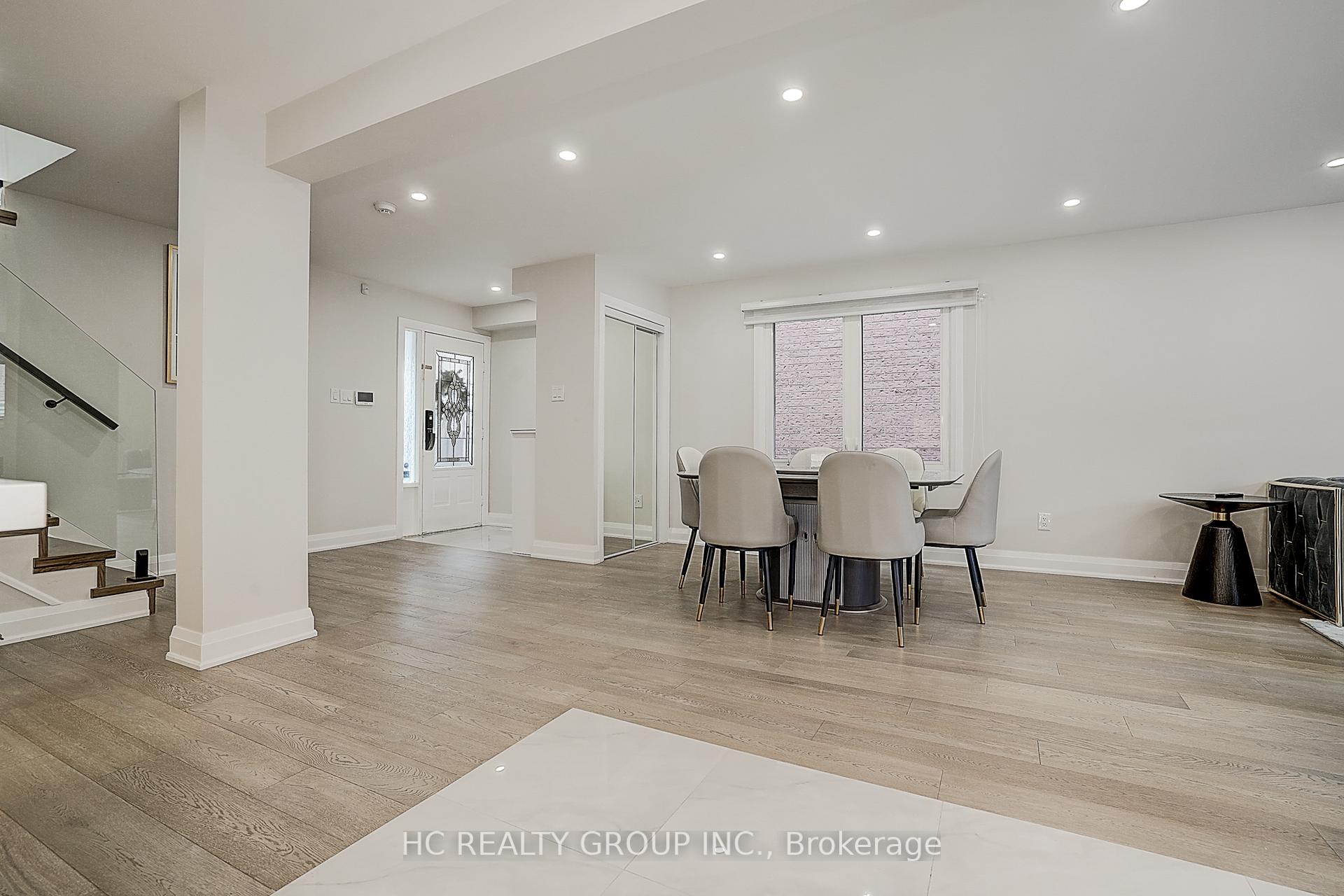 Photo 7 of 116 Westhampton Drive, Vaughan, Brownridge — HOMEH
