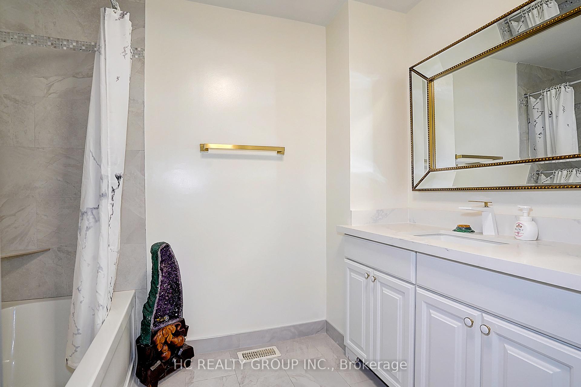 Photo 39 of 116 Westhampton Drive, Vaughan, Brownridge — HOMEH
