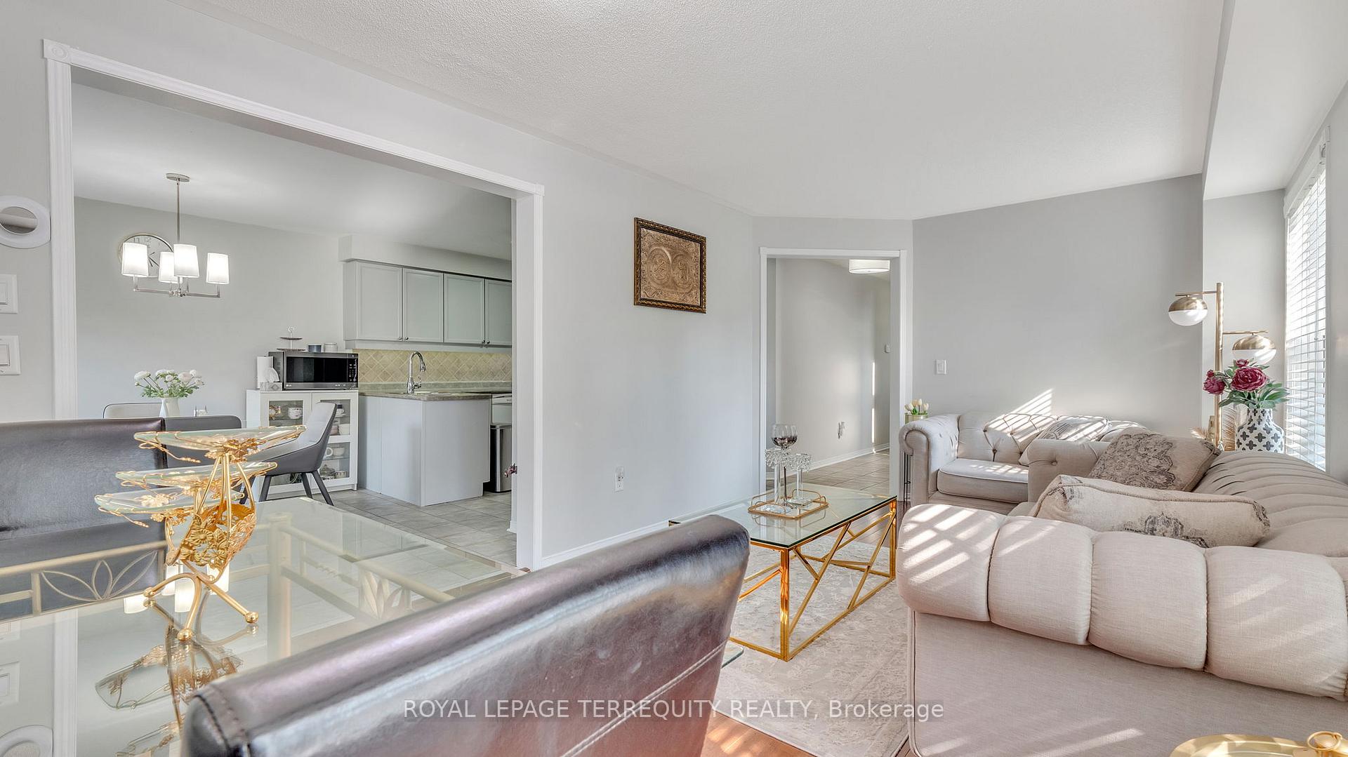Photo 13 of 55 Beaumaris Crescent, Whitby, Brooklin — HOMEH