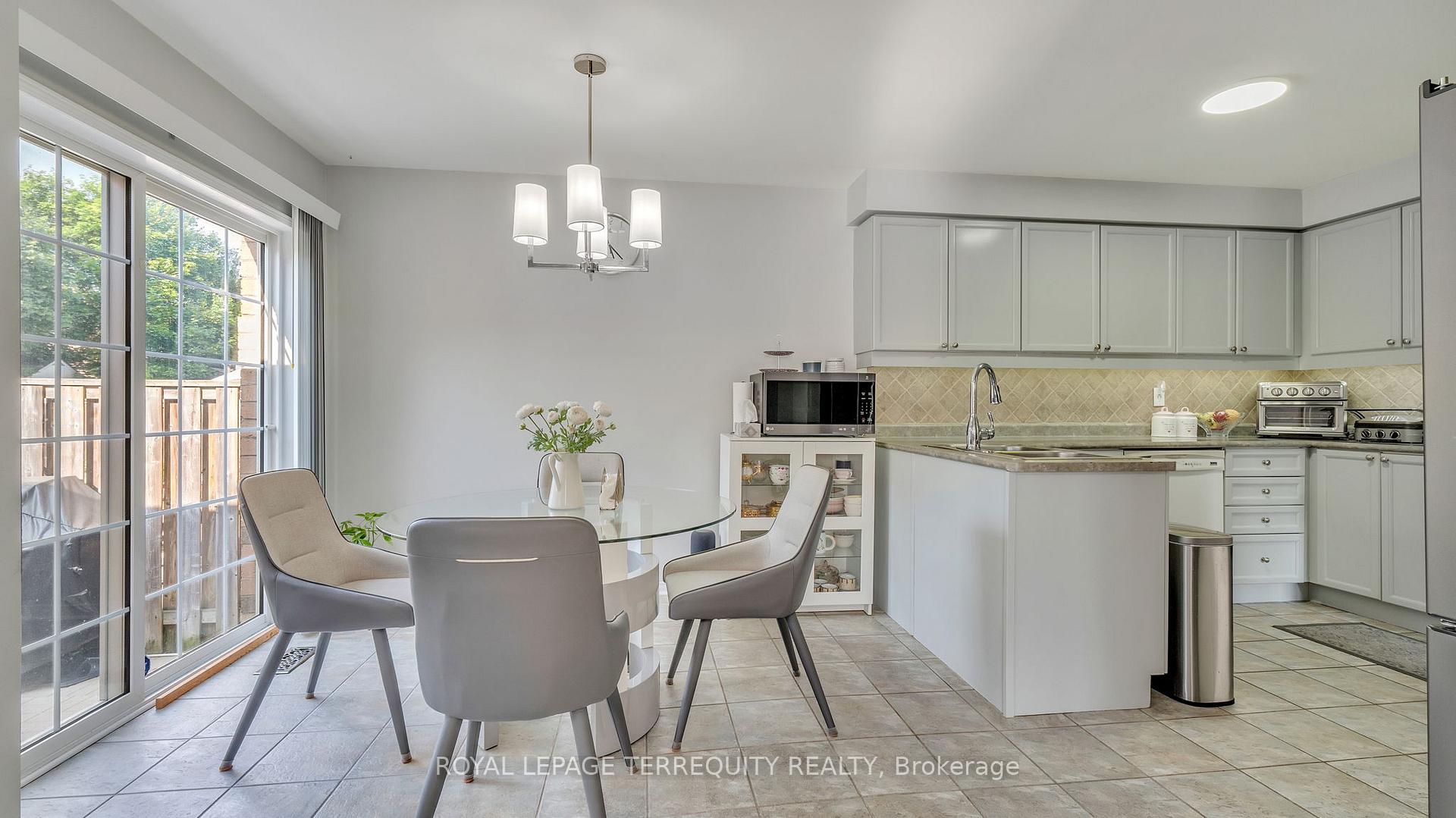 Photo 14 of 55 Beaumaris Crescent, Whitby, Brooklin — HOMEH