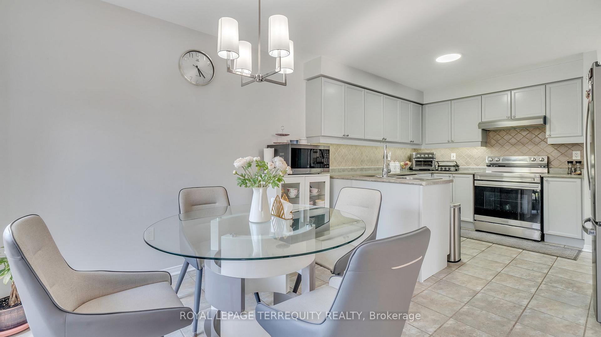 Photo 15 of 55 Beaumaris Crescent, Whitby, Brooklin — HOMEH