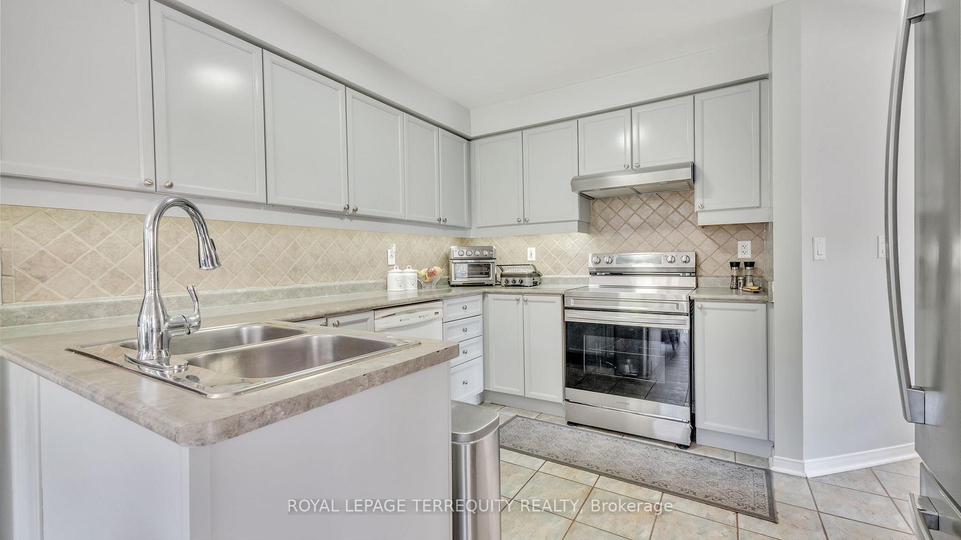 Photo 16 of 55 Beaumaris Crescent, Whitby, Brooklin — HOMEH