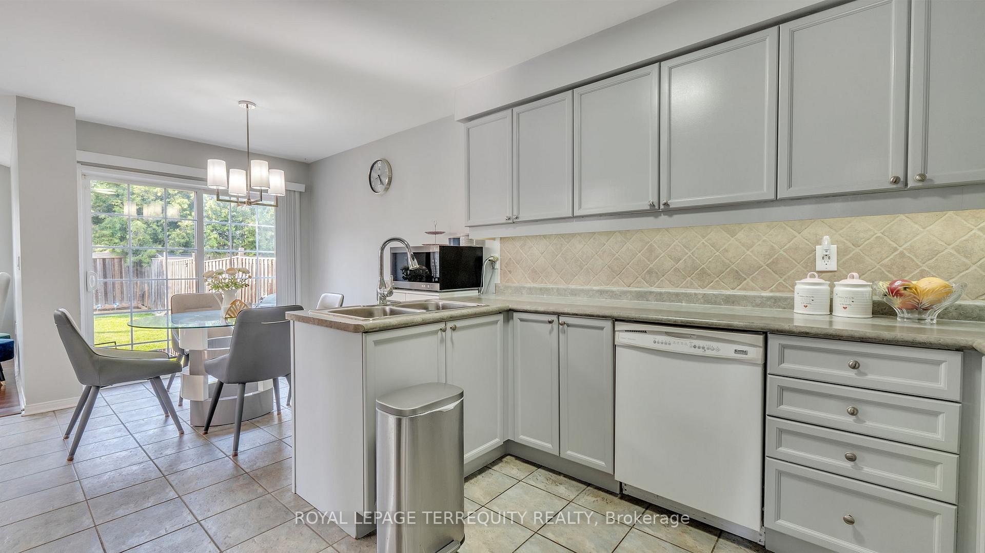 Photo 17 of 55 Beaumaris Crescent, Whitby, Brooklin — HOMEH