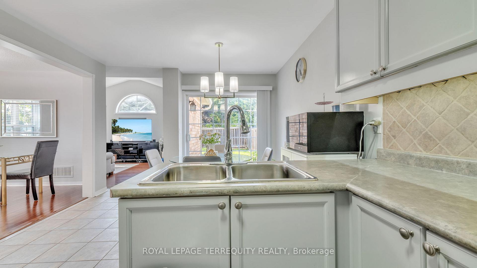 Photo 18 of 55 Beaumaris Crescent, Whitby, Brooklin — HOMEH
