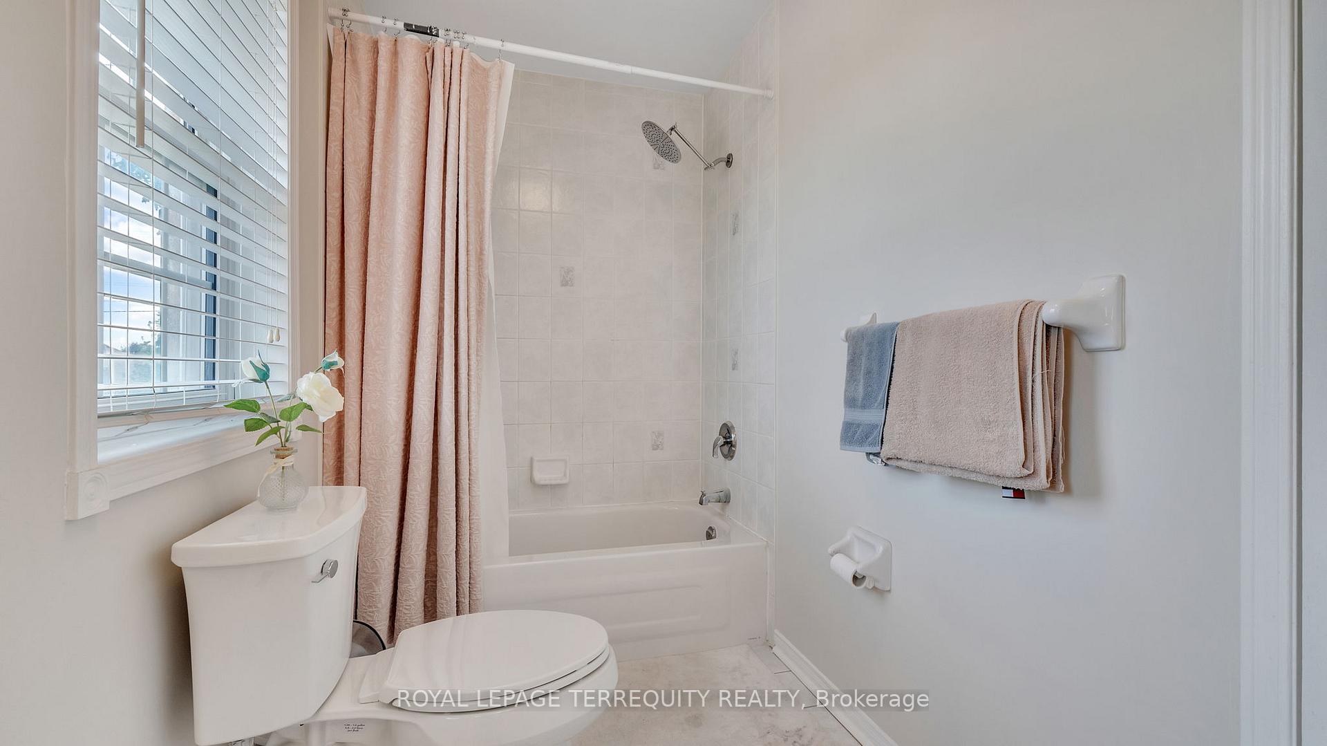 Photo 38 of 55 Beaumaris Crescent, Whitby, Brooklin — HOMEH