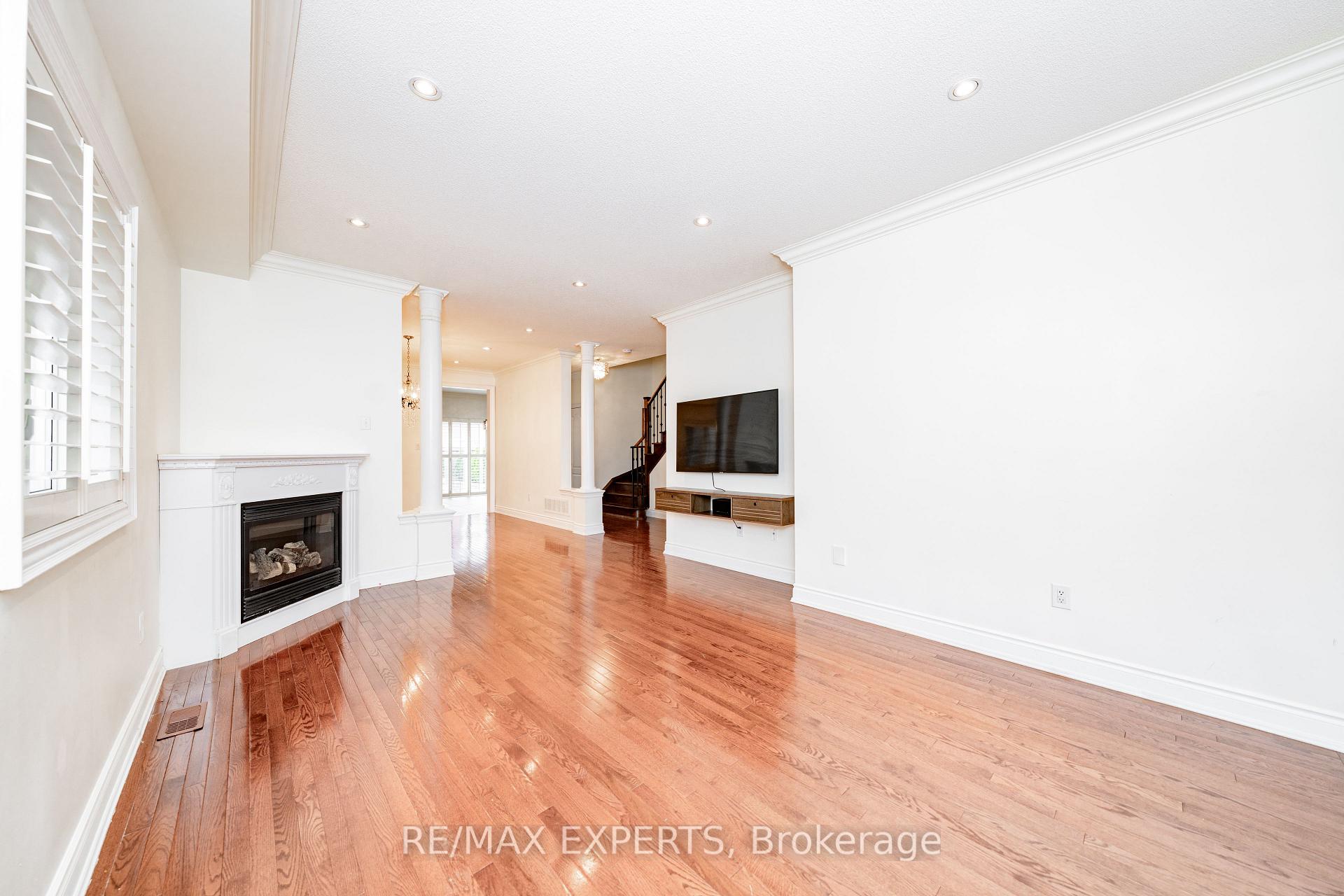 Photo 5 of 22 Aidan Drive, Vaughan, Vellore Village — HOMEH