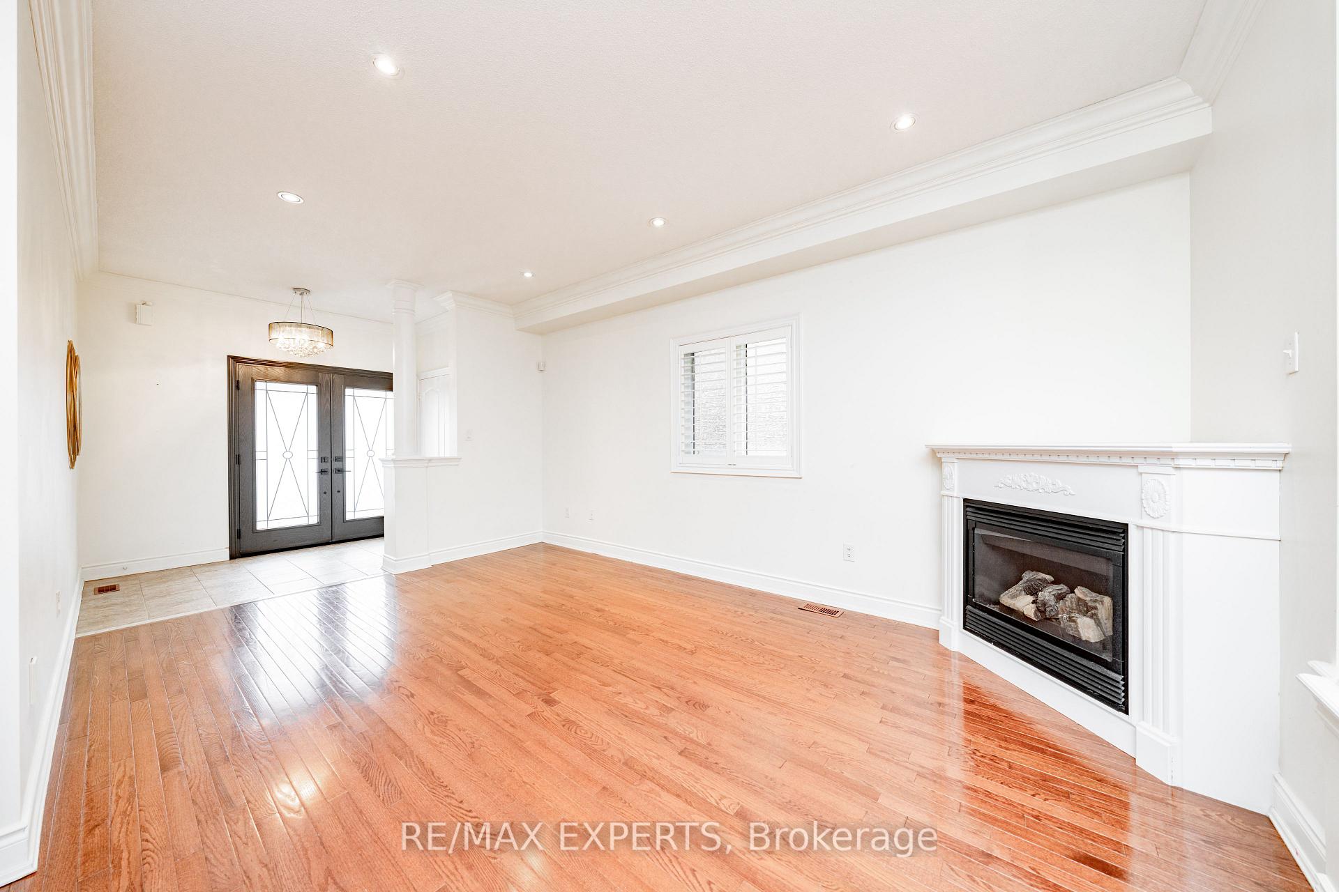 Photo 6 of 22 Aidan Drive, Vaughan, Vellore Village — HOMEH