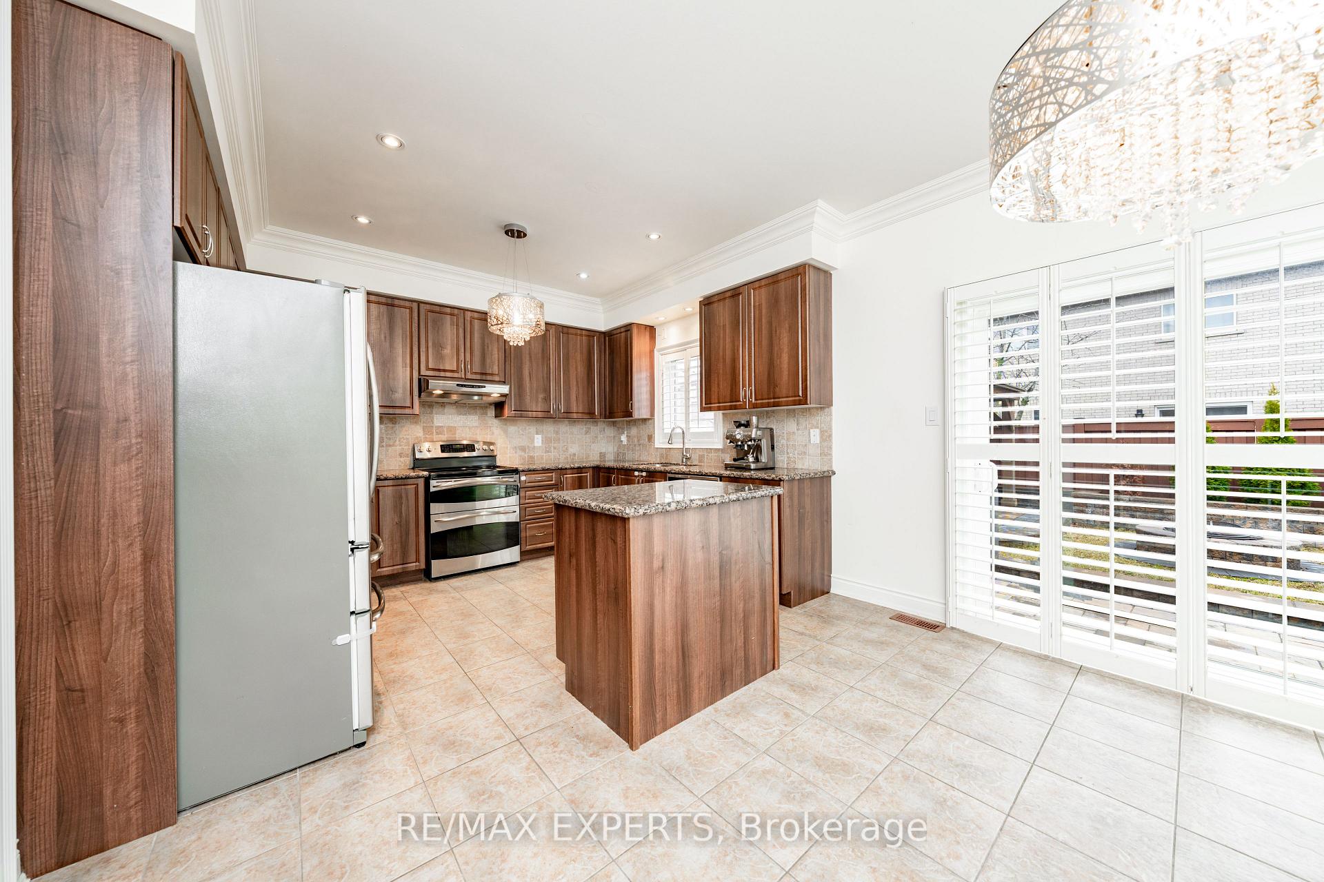 Photo 7 of 22 Aidan Drive, Vaughan, Vellore Village — HOMEH