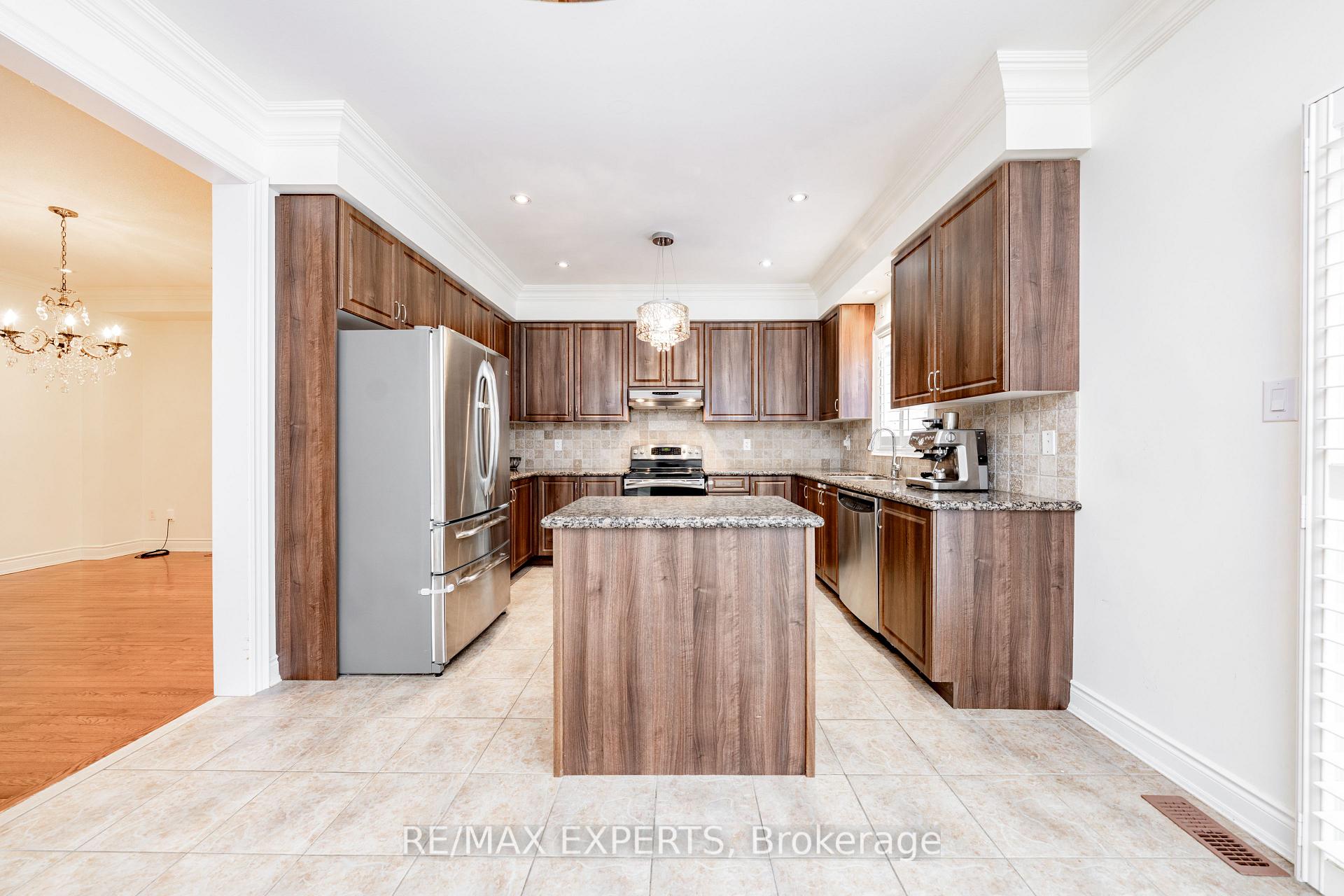 Photo 8 of 22 Aidan Drive, Vaughan, Vellore Village — HOMEH