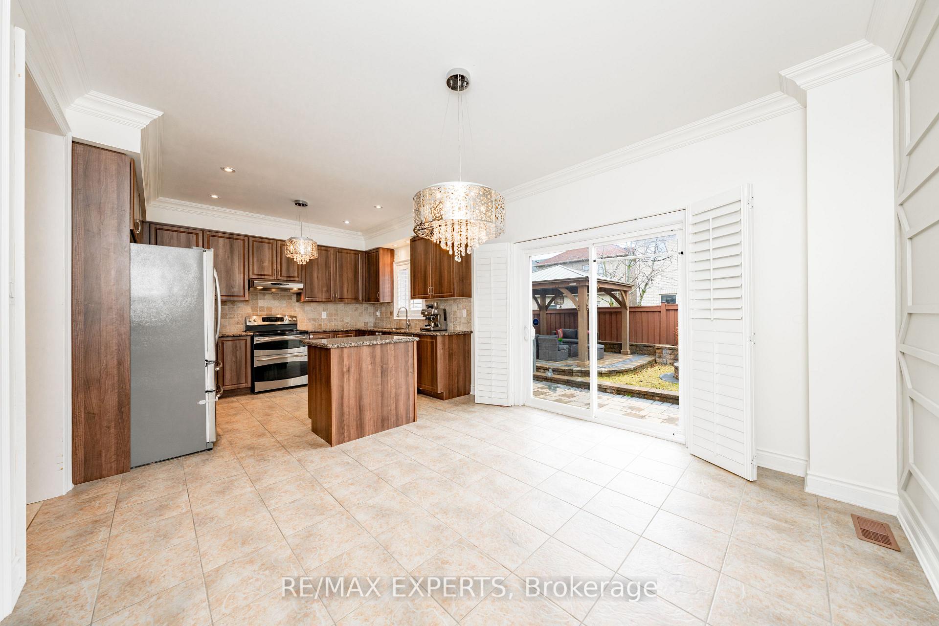 Photo 13 of 22 Aidan Drive, Vaughan, Vellore Village — HOMEH