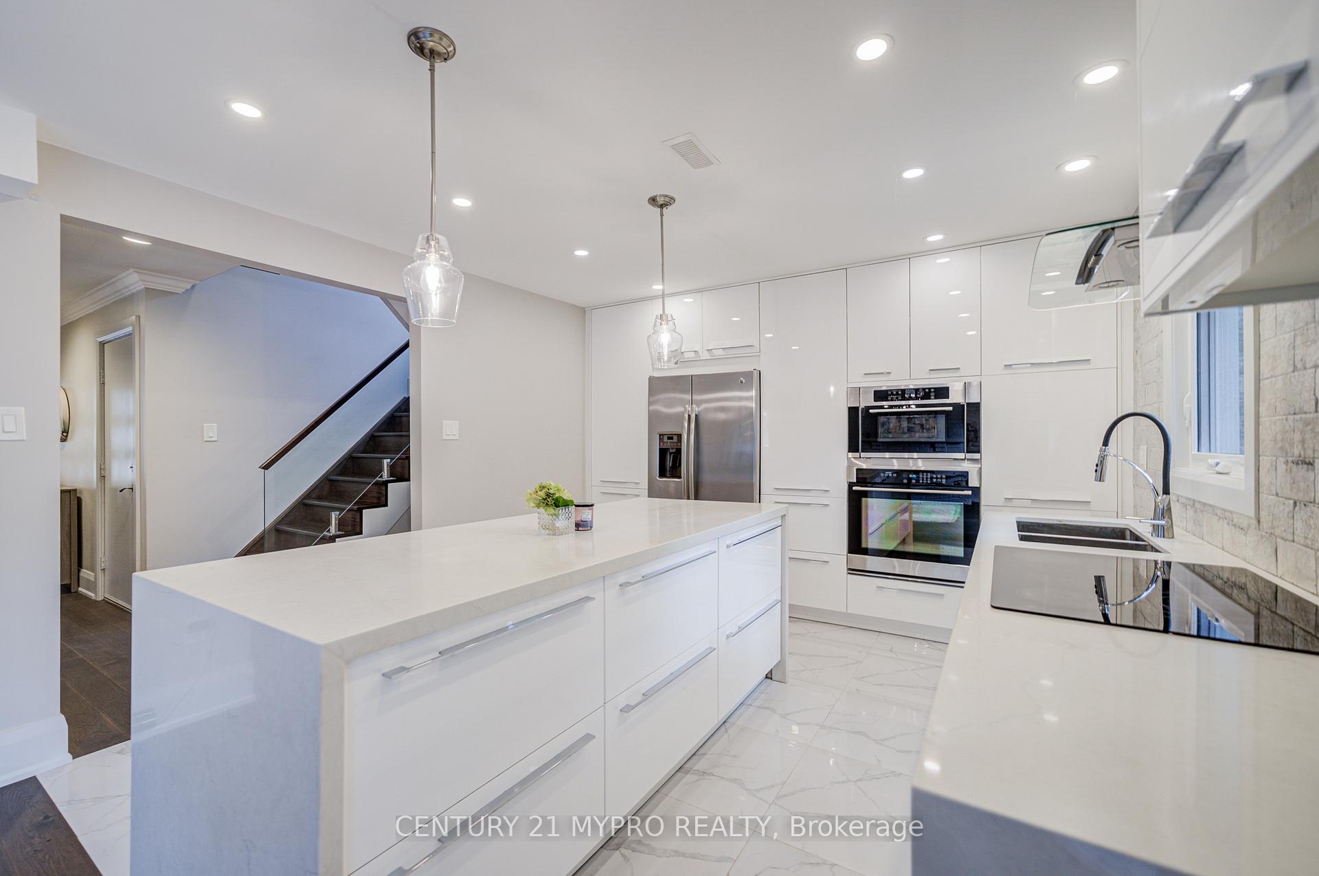 Photo 10 of 11 Sundown Court, Vaughan, Lakeview Estates — HOMEH