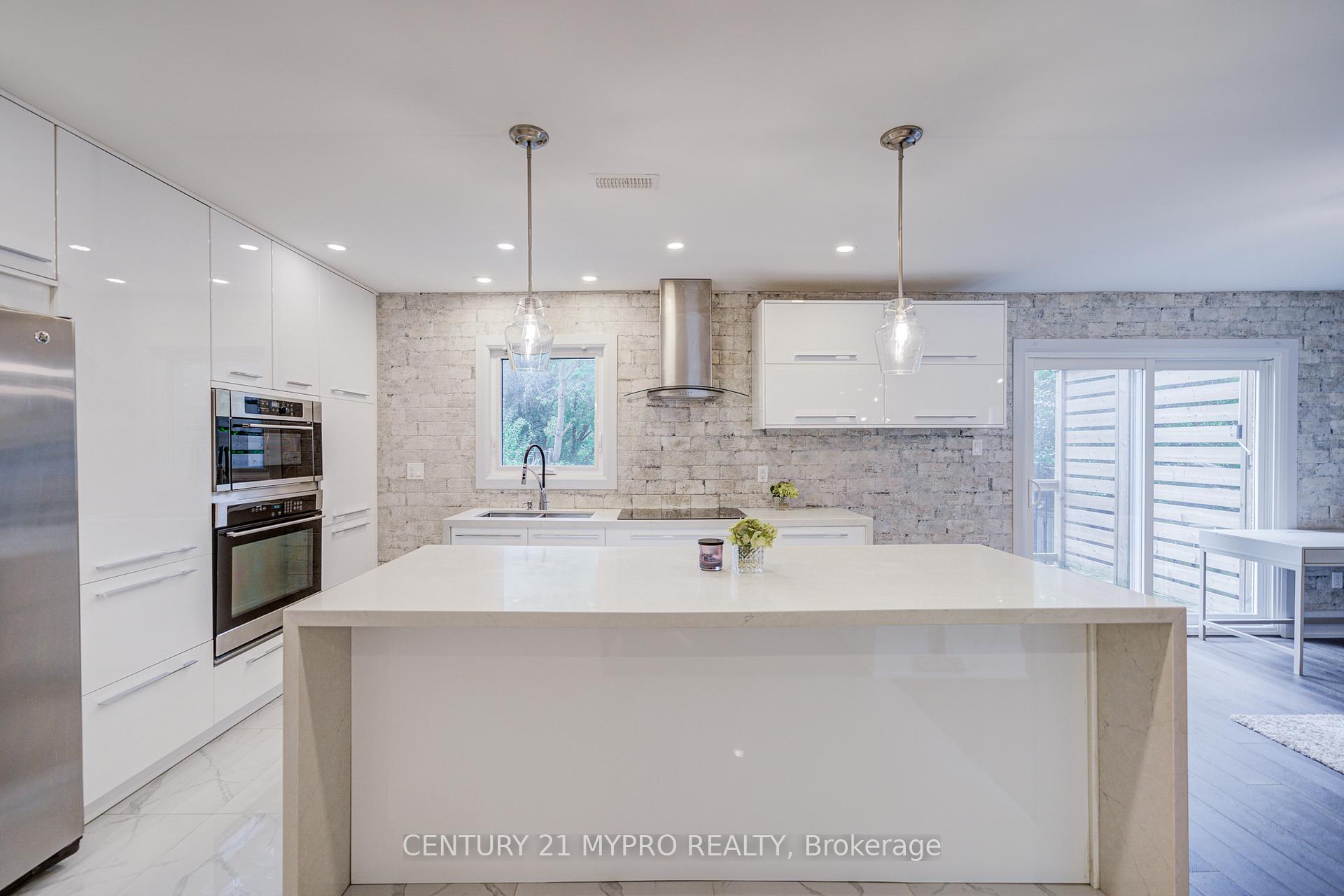 Photo 12 of 11 Sundown Court, Vaughan, Lakeview Estates — HOMEH