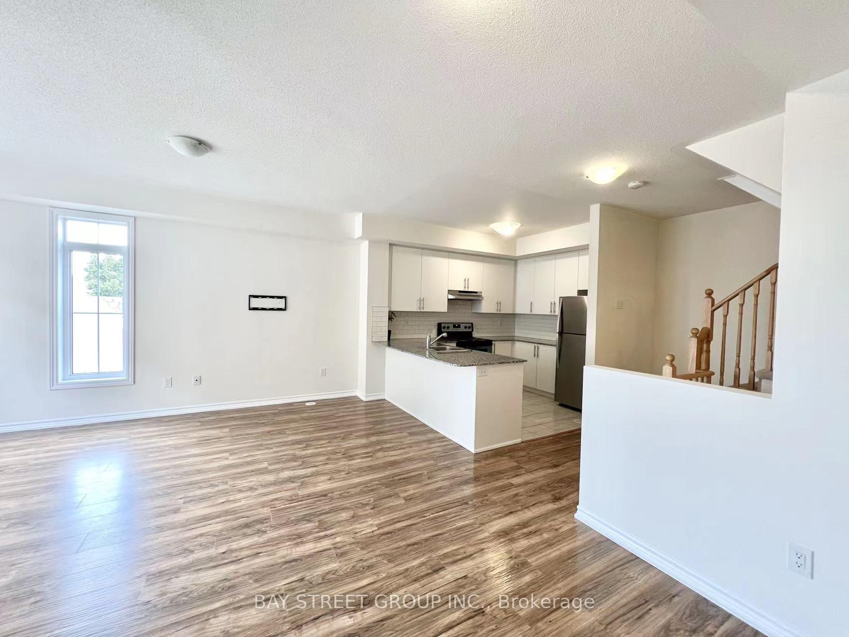 Photo 4 of Unit 24, 181 Parktree Drive, Vaughan, Maple — HOMEH