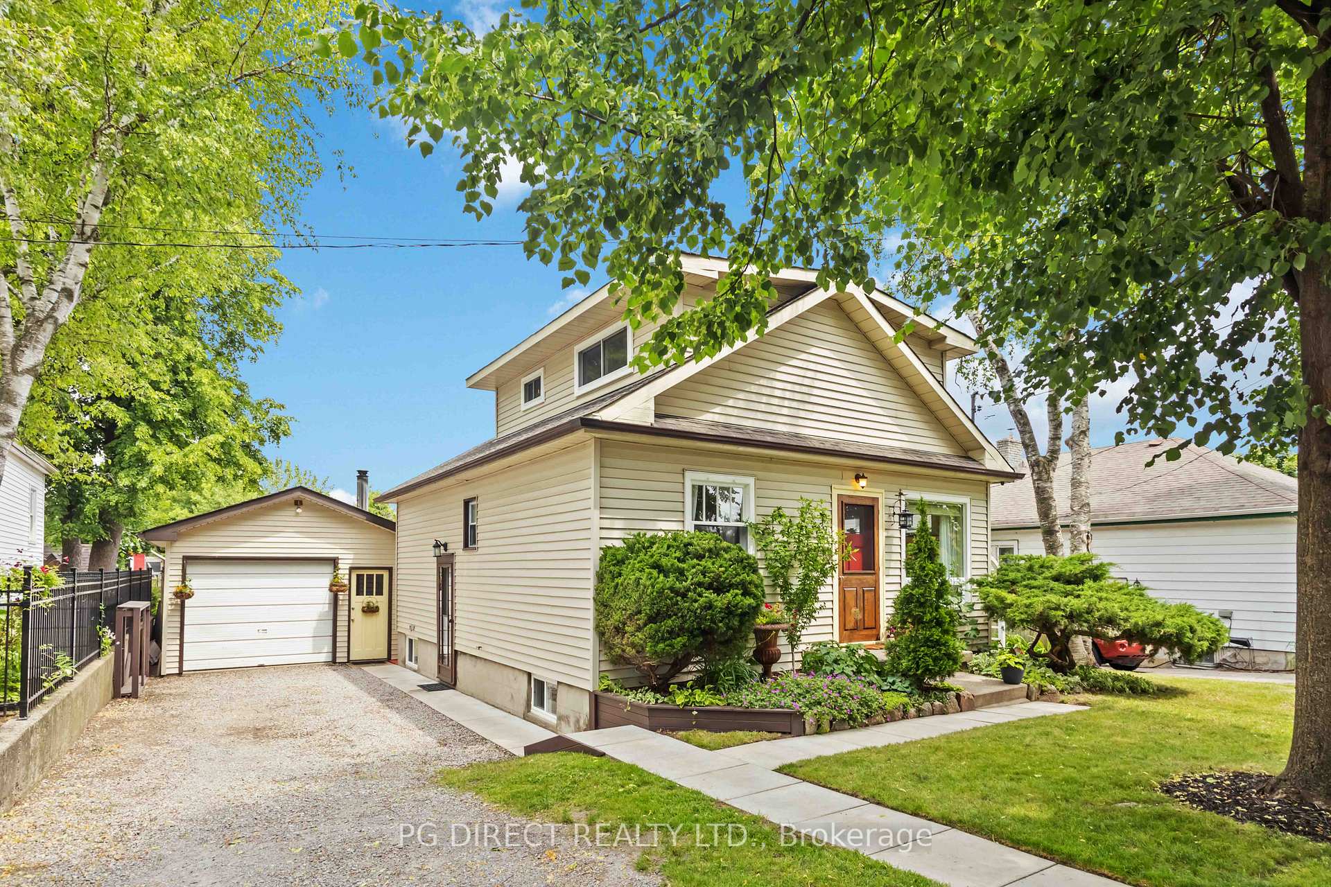Photo 2 of 108 Walnut Street W, Whitby, Downtown Whitby — HOMEH