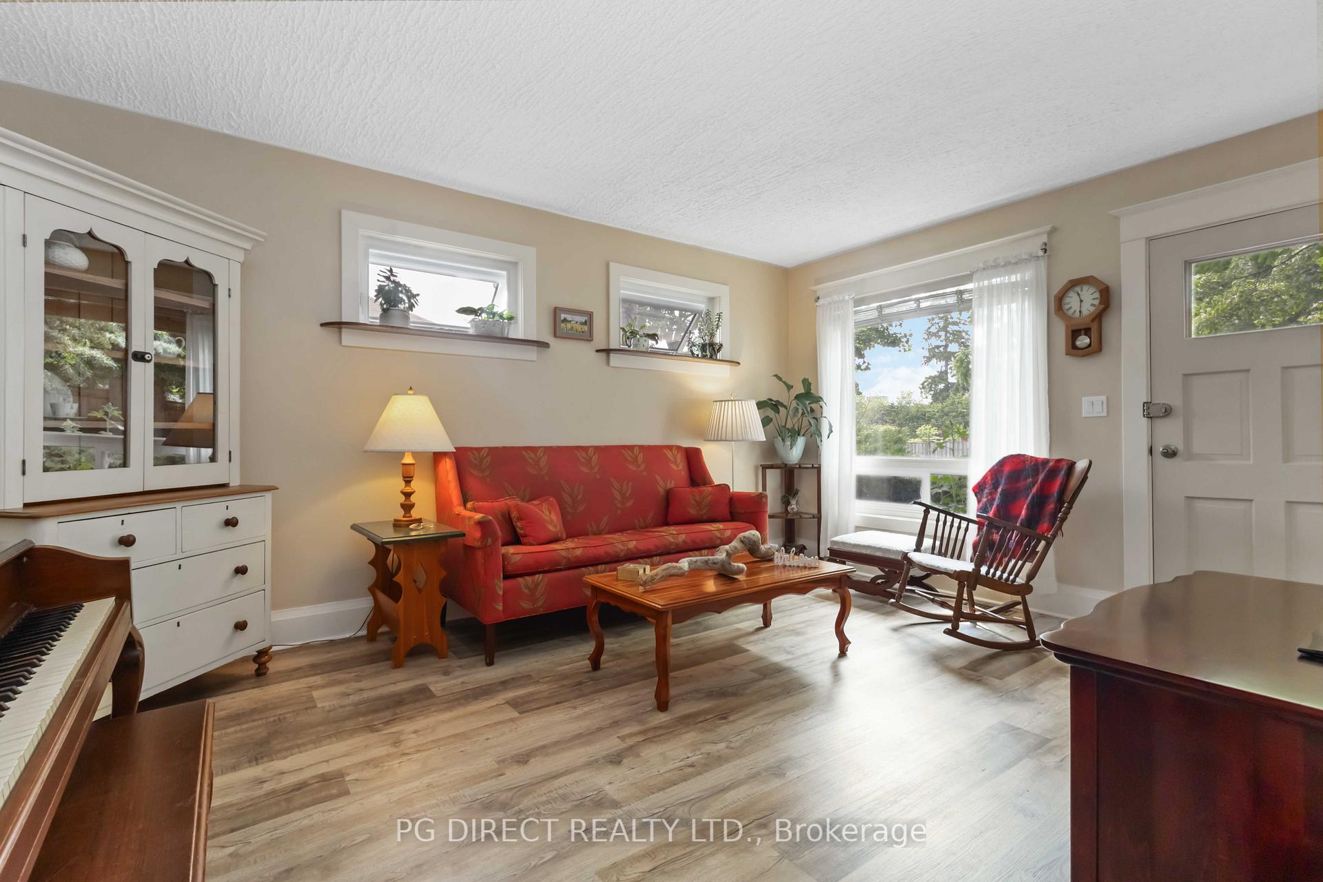 Photo 4 of 108 Walnut Street W, Whitby, Downtown Whitby — HOMEH
