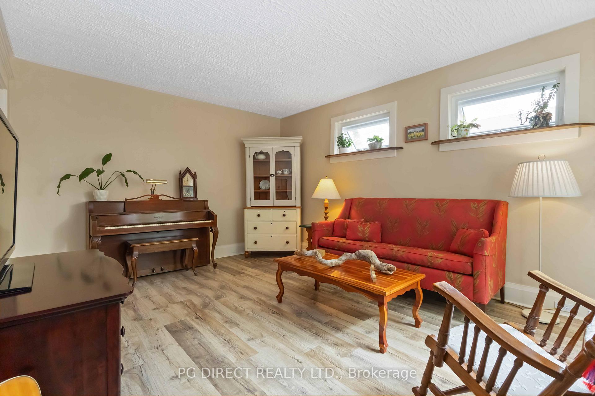 Photo 5 of 108 Walnut Street W, Whitby, Downtown Whitby — HOMEH