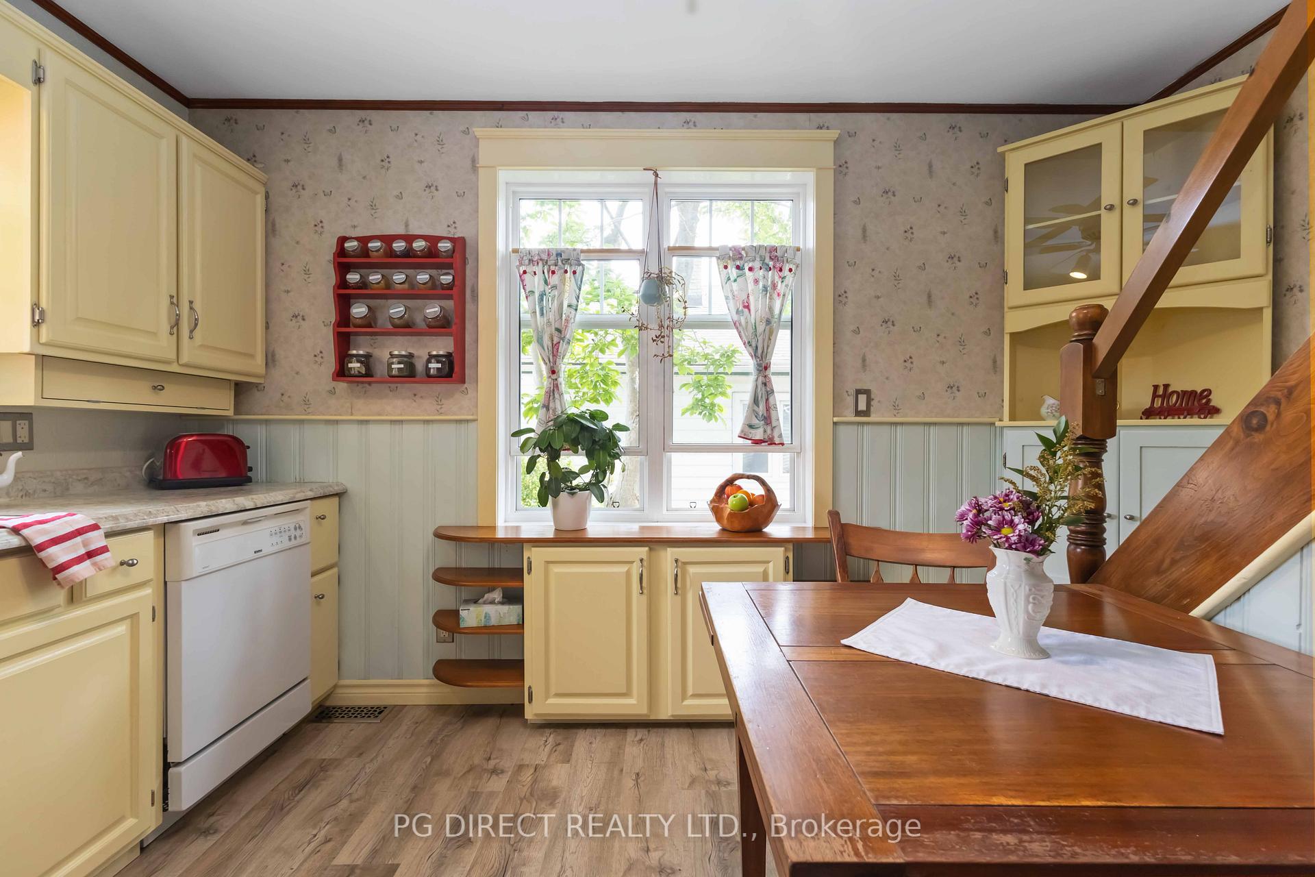 Photo 6 of 108 Walnut Street W, Whitby, Downtown Whitby — HOMEH
