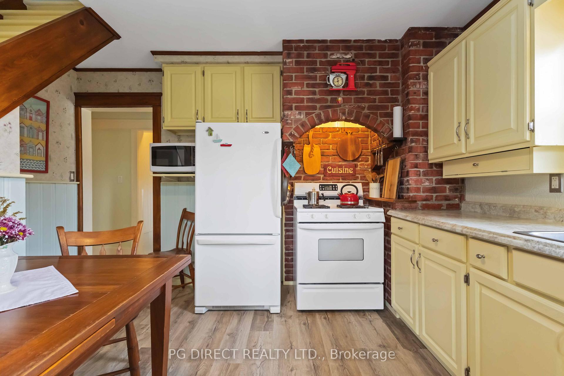 Photo 7 of 108 Walnut Street W, Whitby, Downtown Whitby — HOMEH