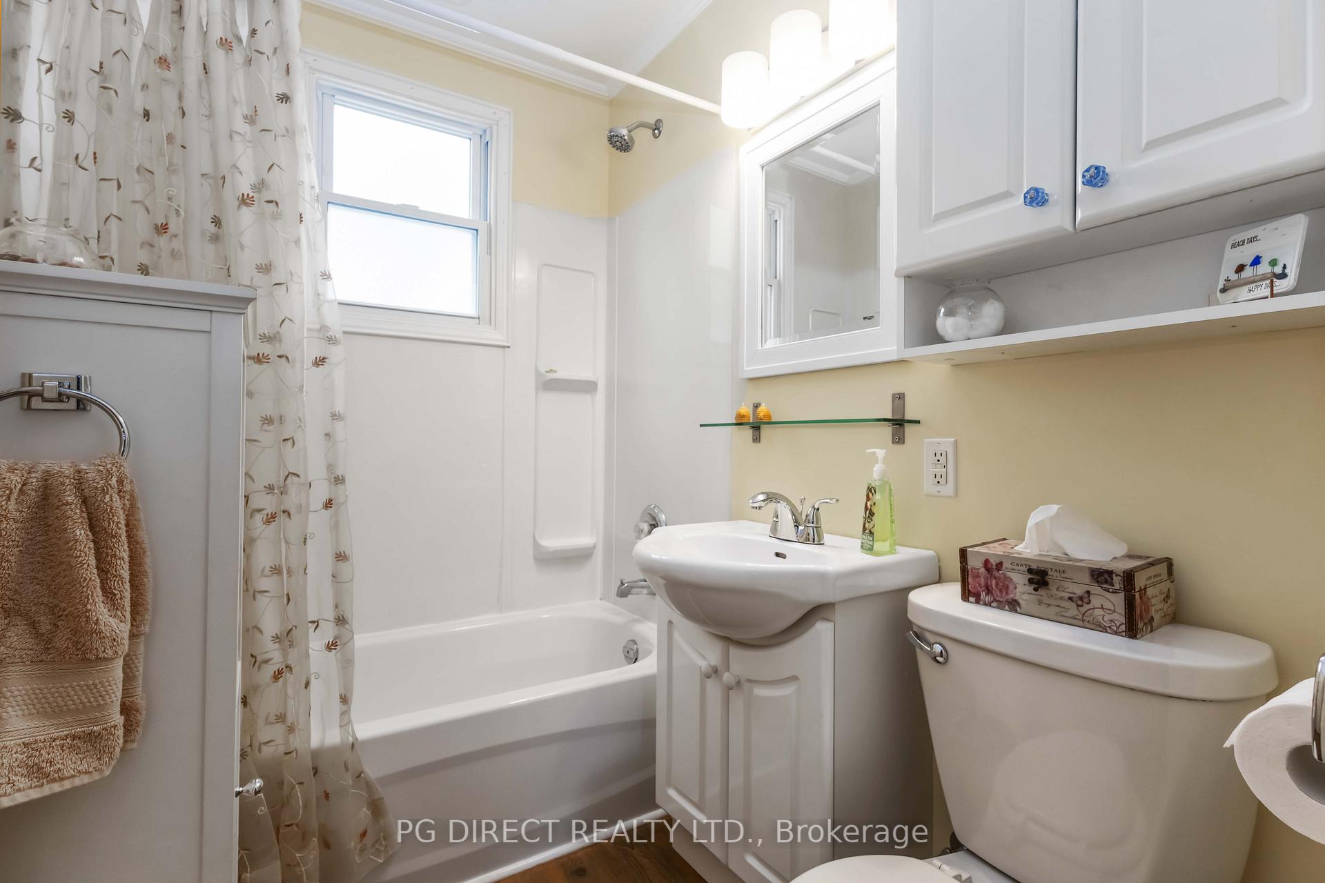 Photo 13 of 108 Walnut Street W, Whitby, Downtown Whitby — HOMEH