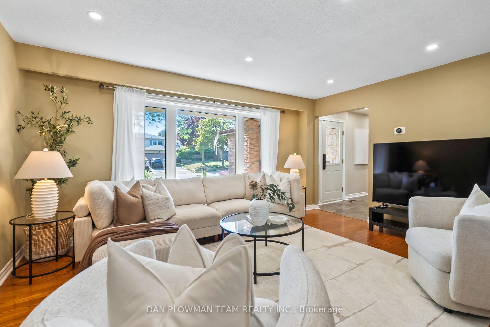 Photo 7 of 3 Hawkstone Crescent, Whitby, Blue Grass Meadows — HOMEH