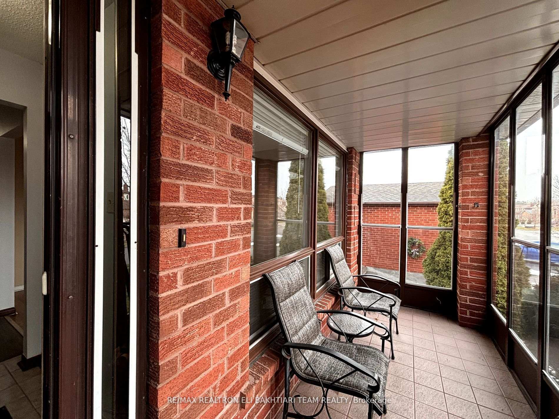 Photo 2 of 191 Oliver Lane, Vaughan, Maple — HOMEH