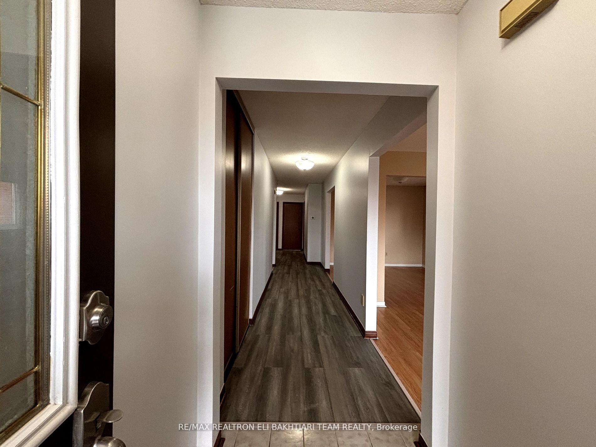 Photo 3 of 191 Oliver Lane, Vaughan, Maple — HOMEH
