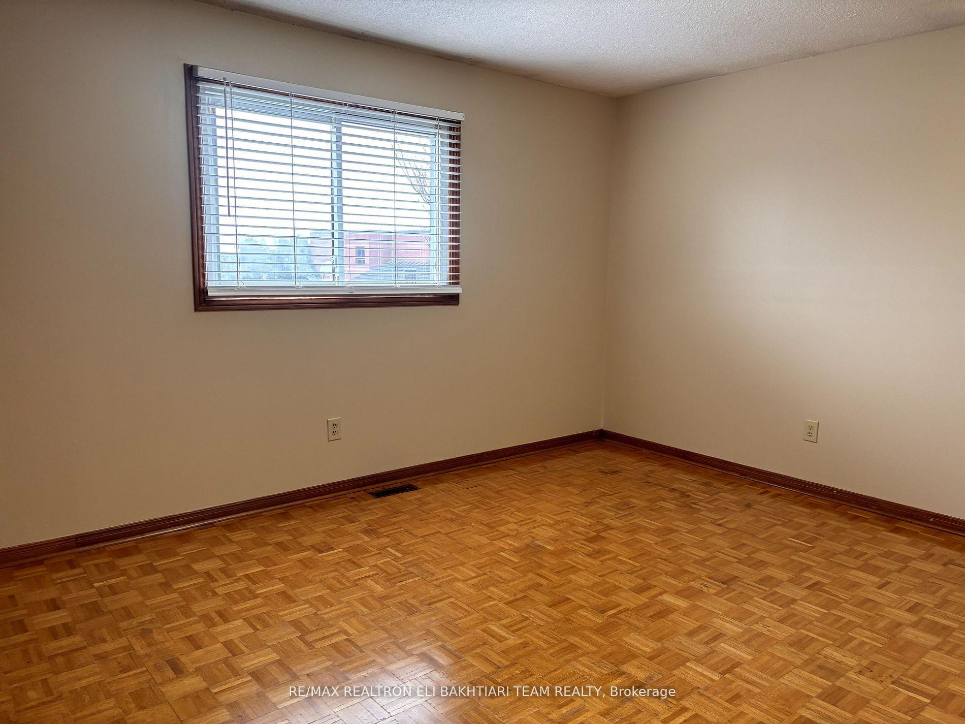 Photo 6 of 191 Oliver Lane, Vaughan, Maple — HOMEH