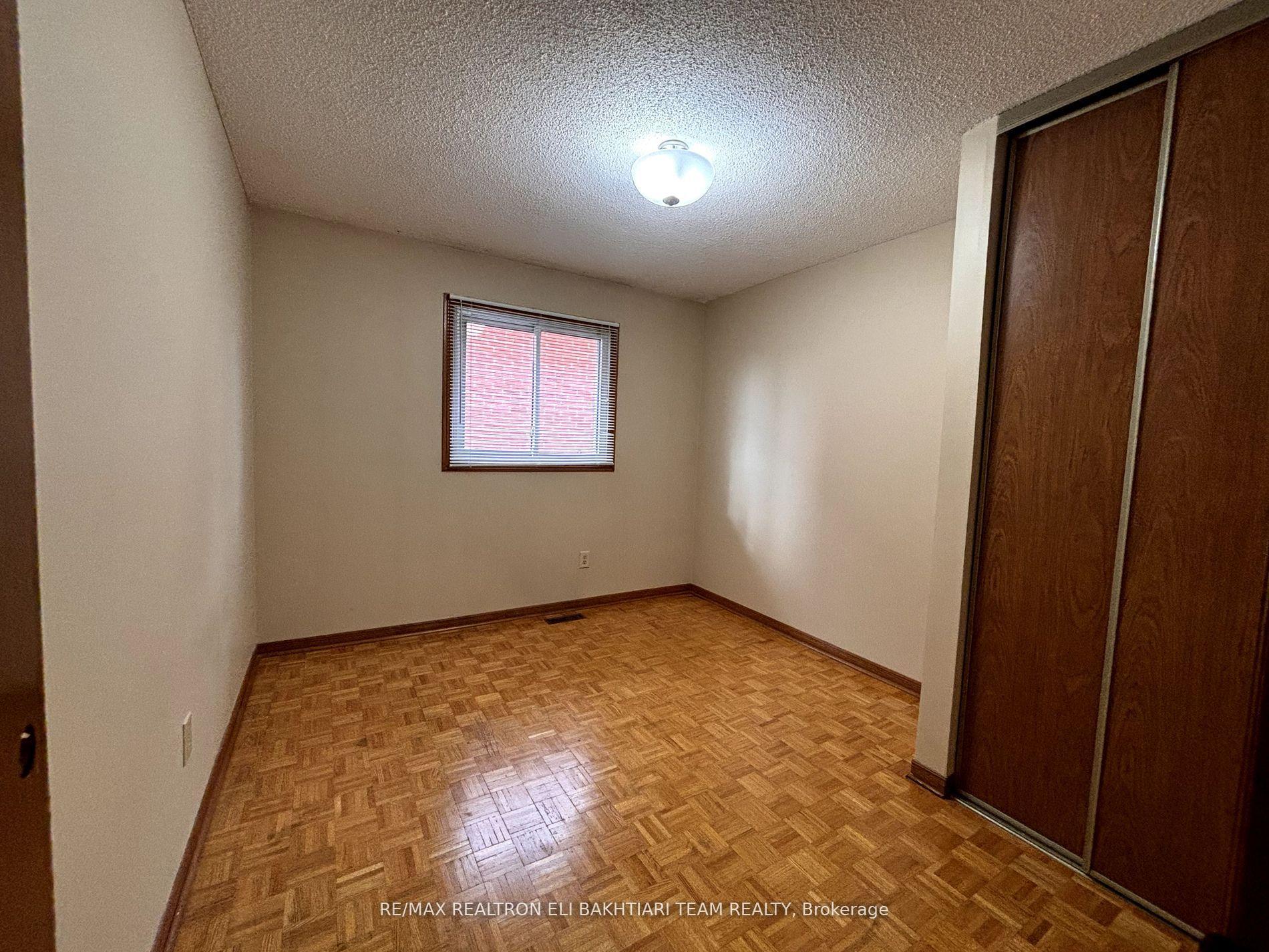 Photo 8 of 191 Oliver Lane, Vaughan, Maple — HOMEH