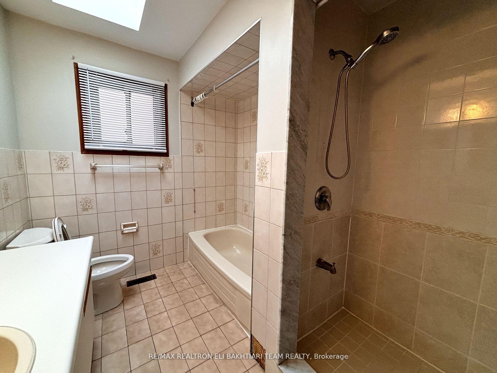 Photo 10 of 191 Oliver Lane, Vaughan, Maple — HOMEH