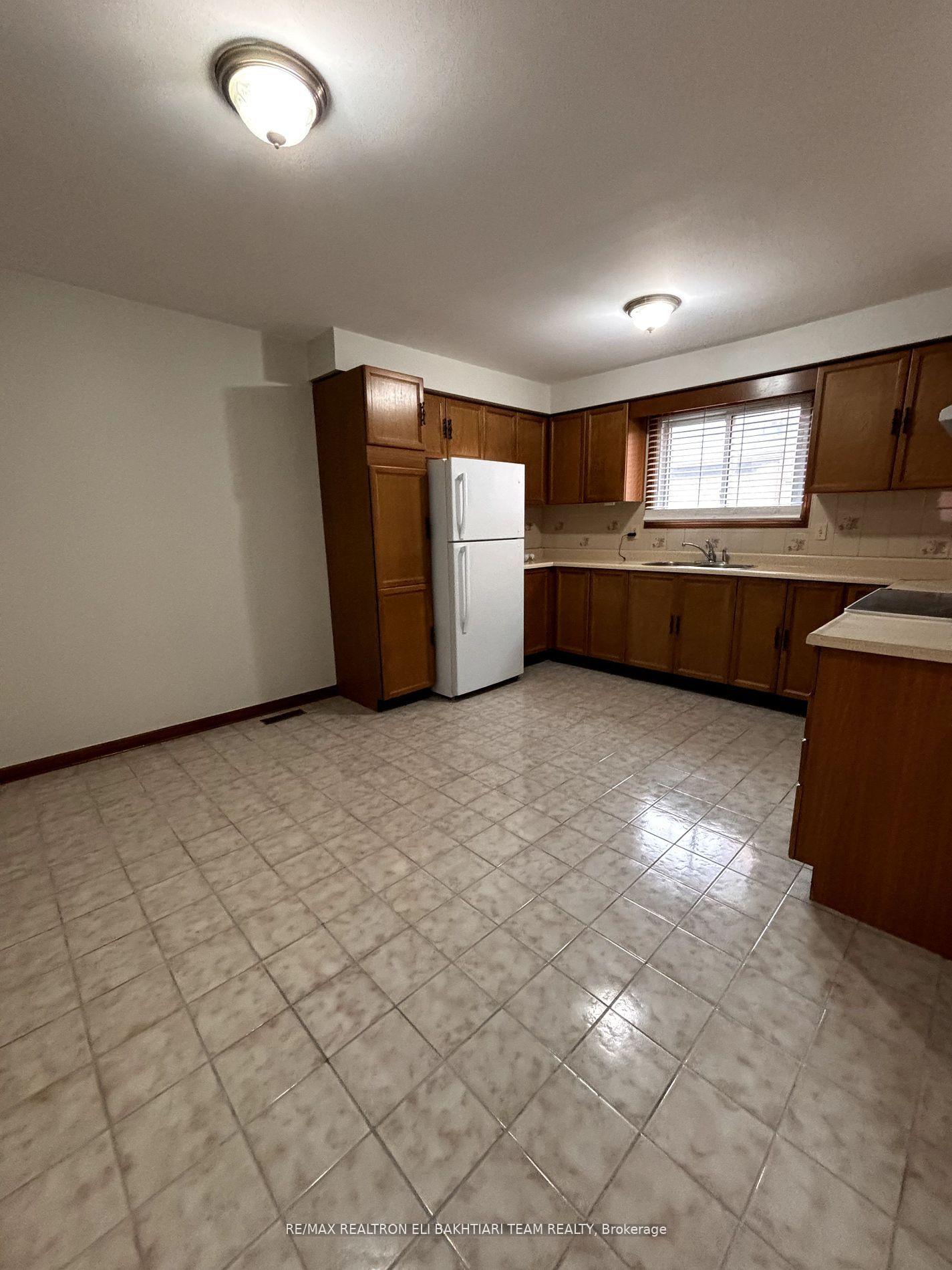 Photo 12 of 191 Oliver Lane, Vaughan, Maple — HOMEH