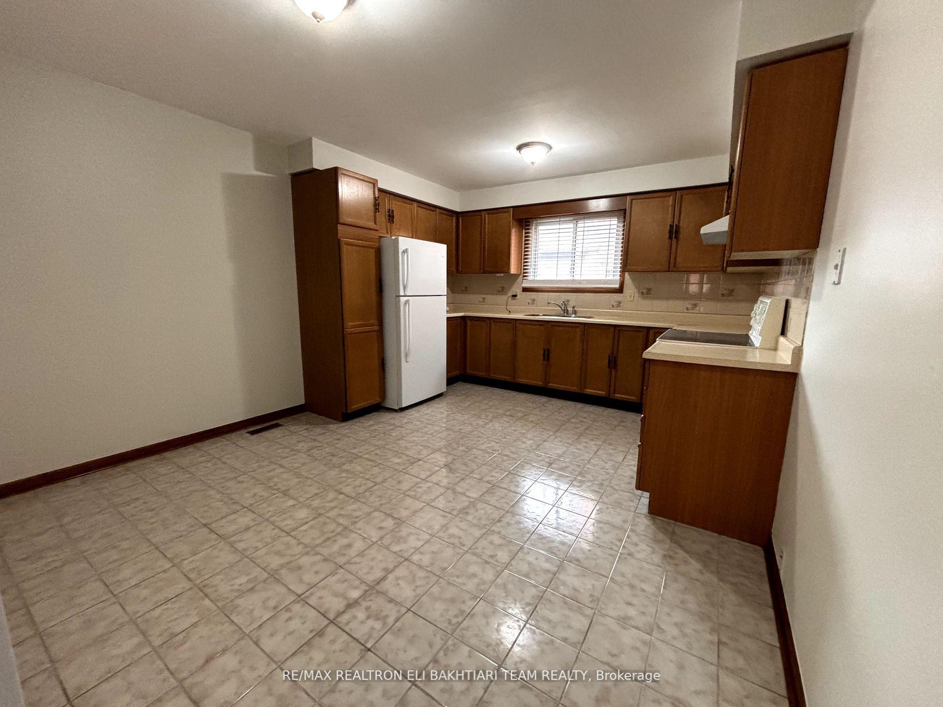 Photo 13 of 191 Oliver Lane, Vaughan, Maple — HOMEH