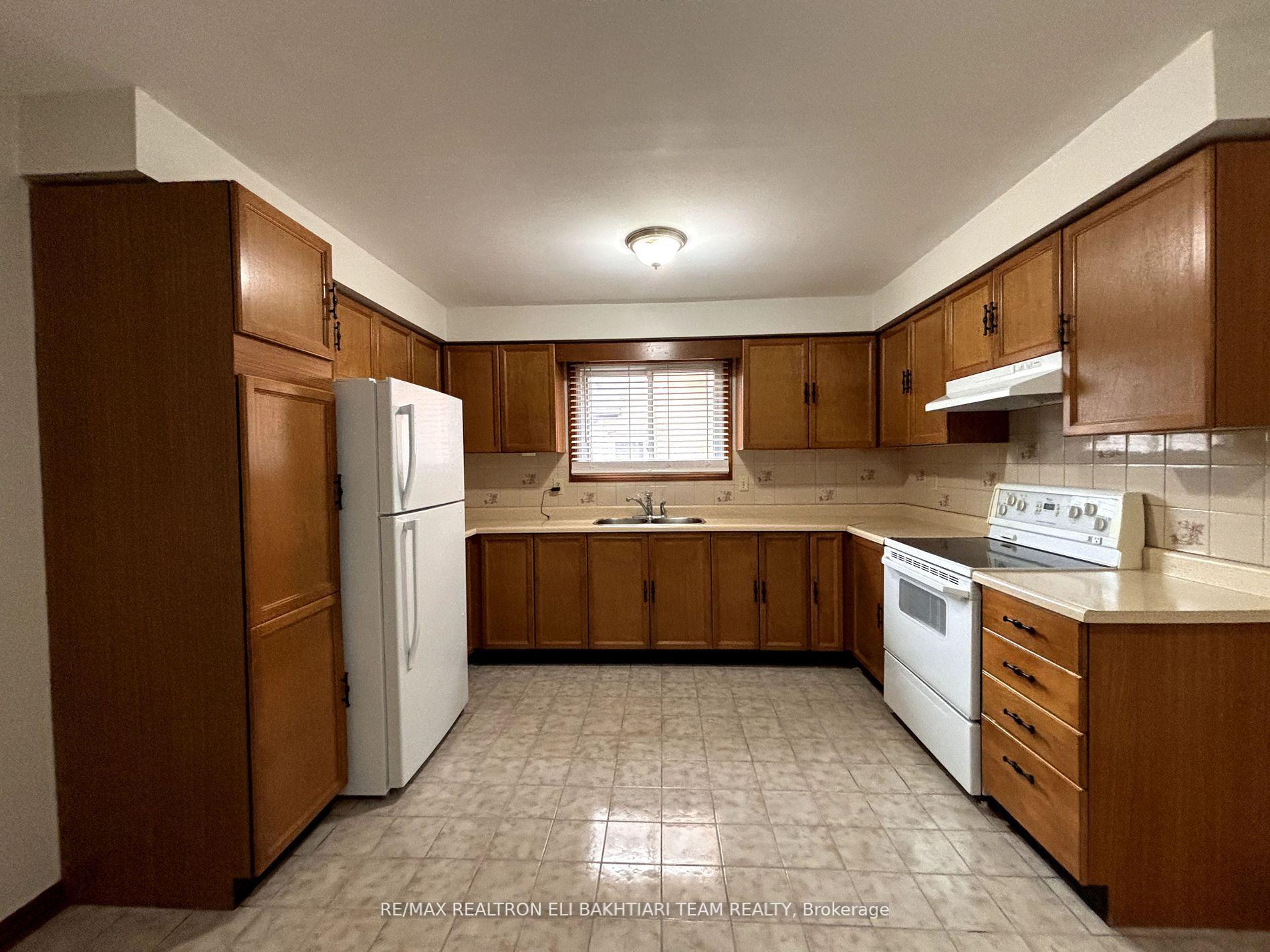 Photo 14 of 191 Oliver Lane, Vaughan, Maple — HOMEH